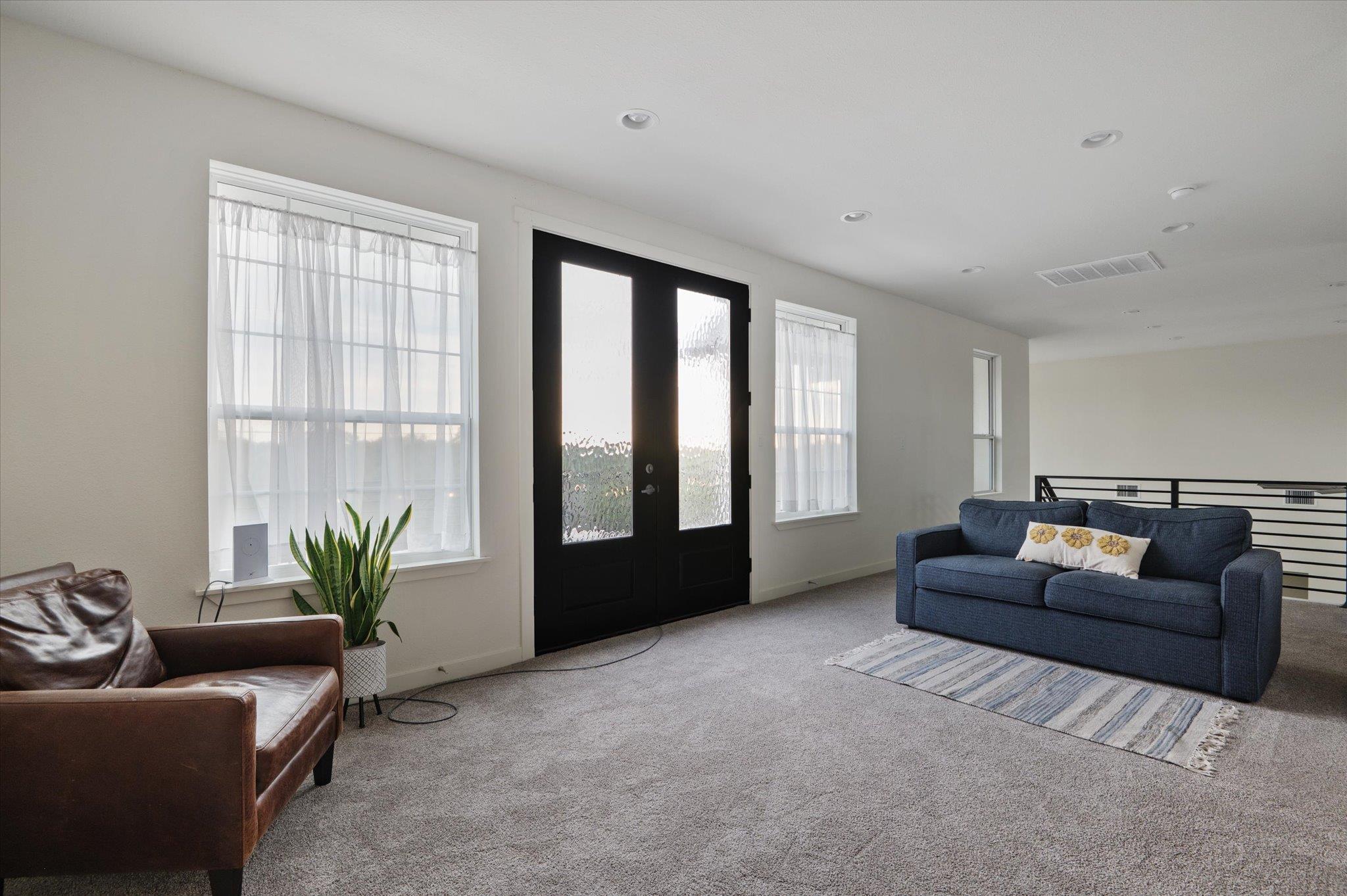 136 W Castlebriar Dr, Granite Shoals, TX 78654