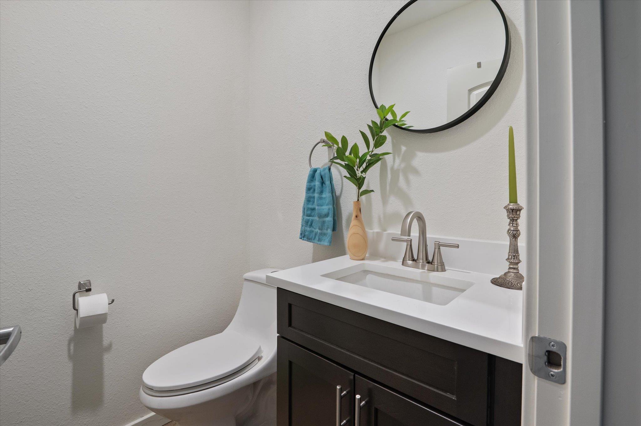 136 W Castlebriar Dr, Granite Shoals, TX 78654