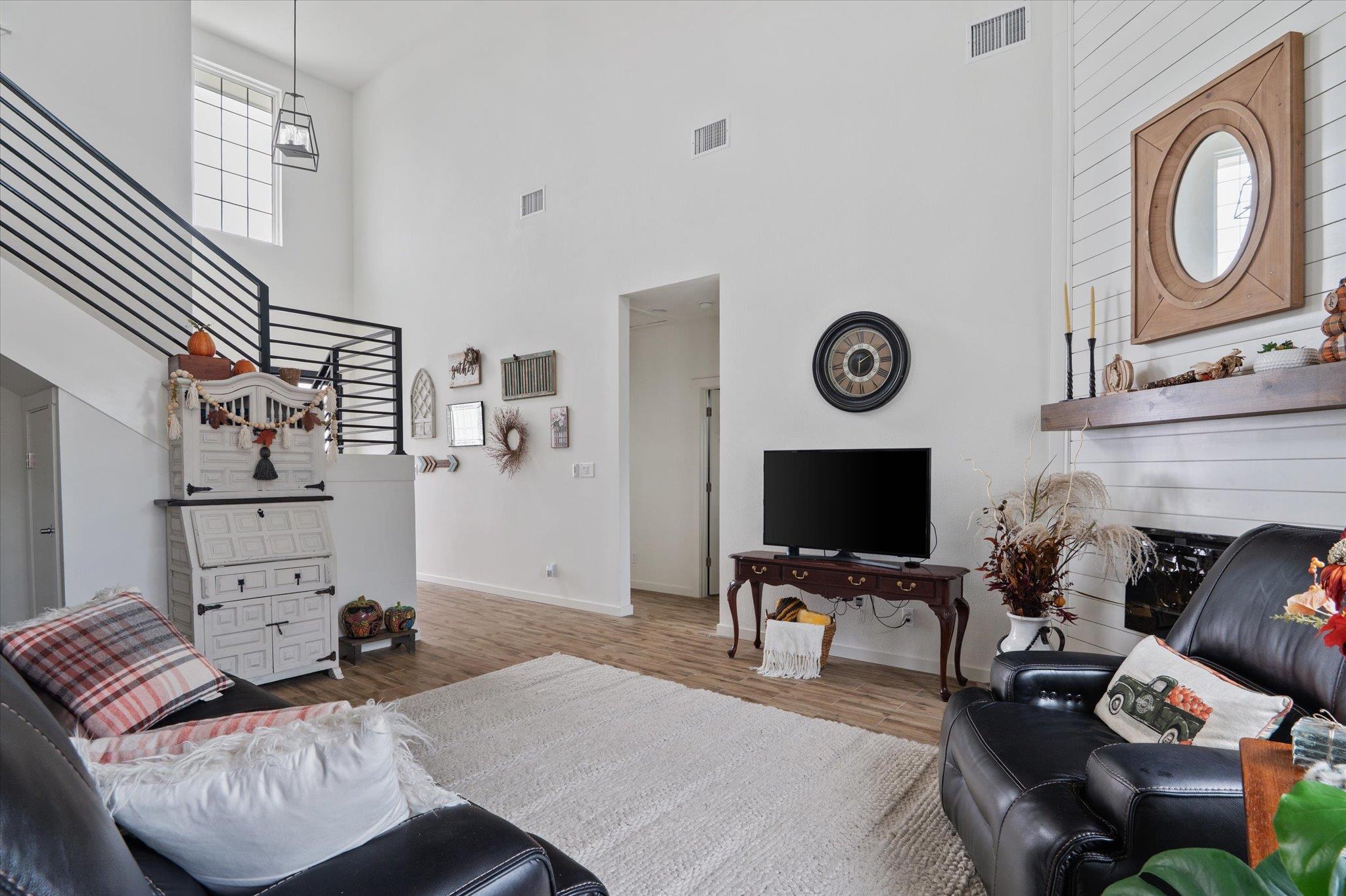 136 W Castlebriar Dr, Granite Shoals, TX 78654