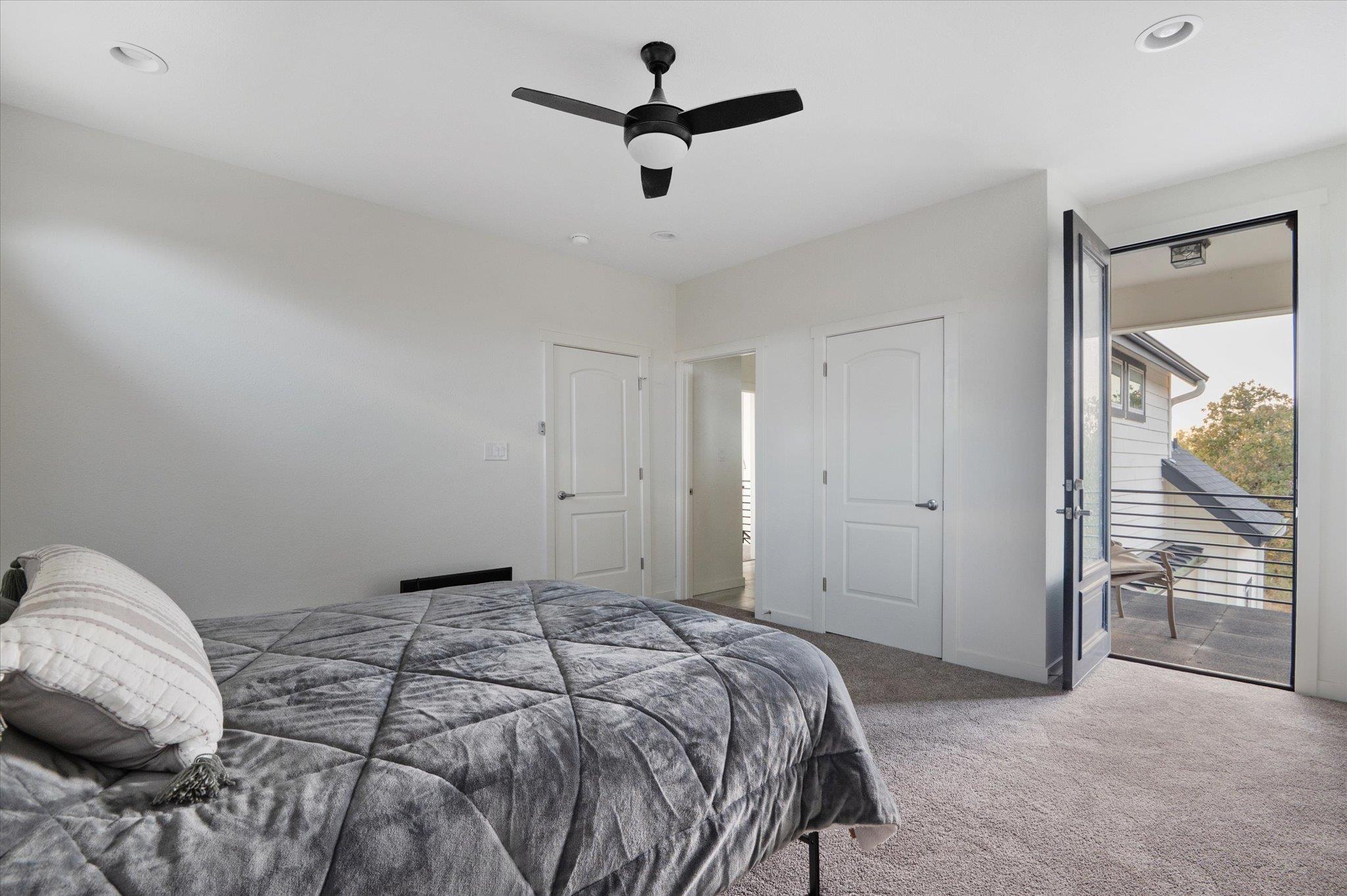 136 W Castlebriar Dr, Granite Shoals, TX 78654