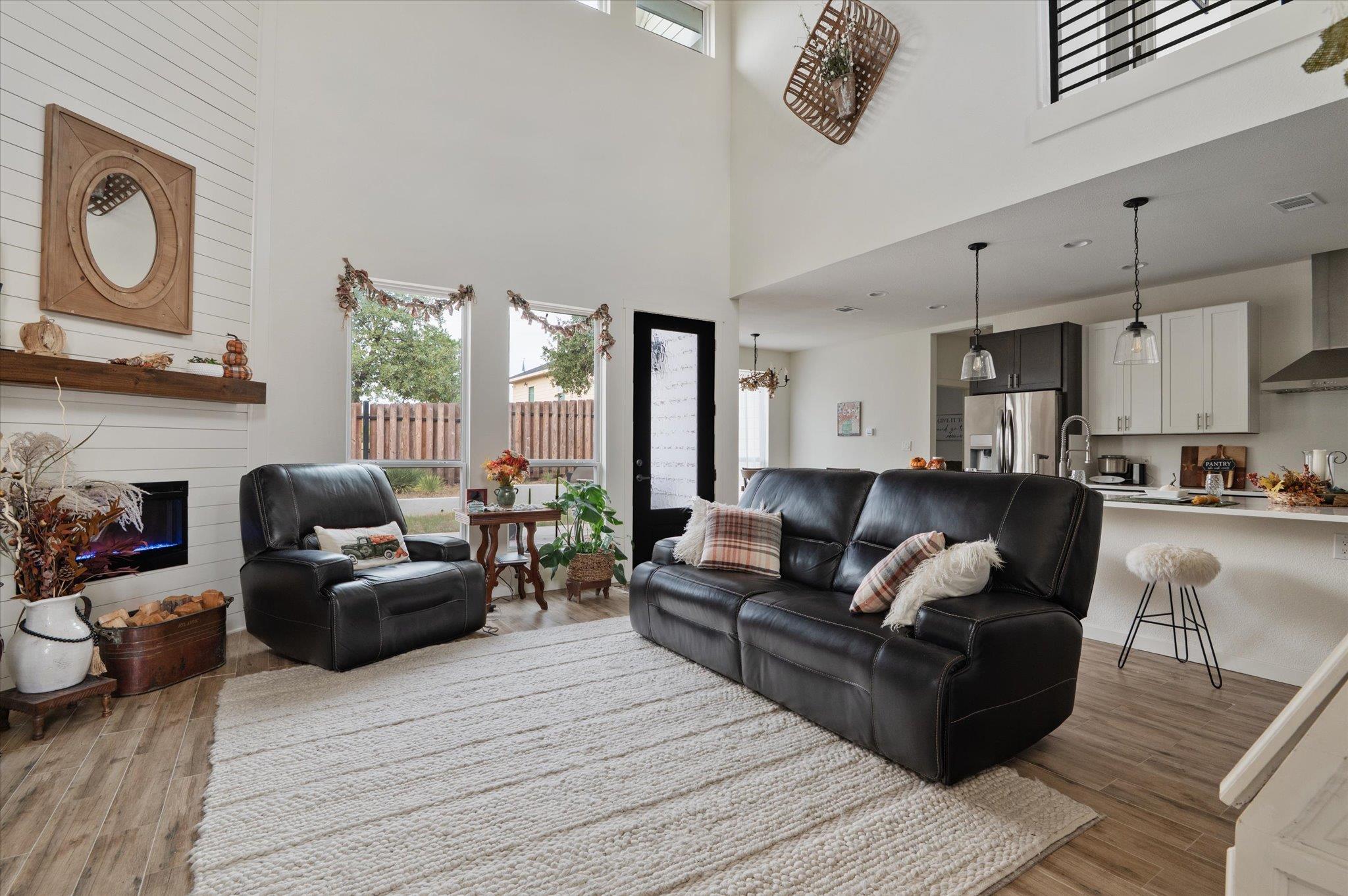 136 W Castlebriar Dr, Granite Shoals, TX 78654