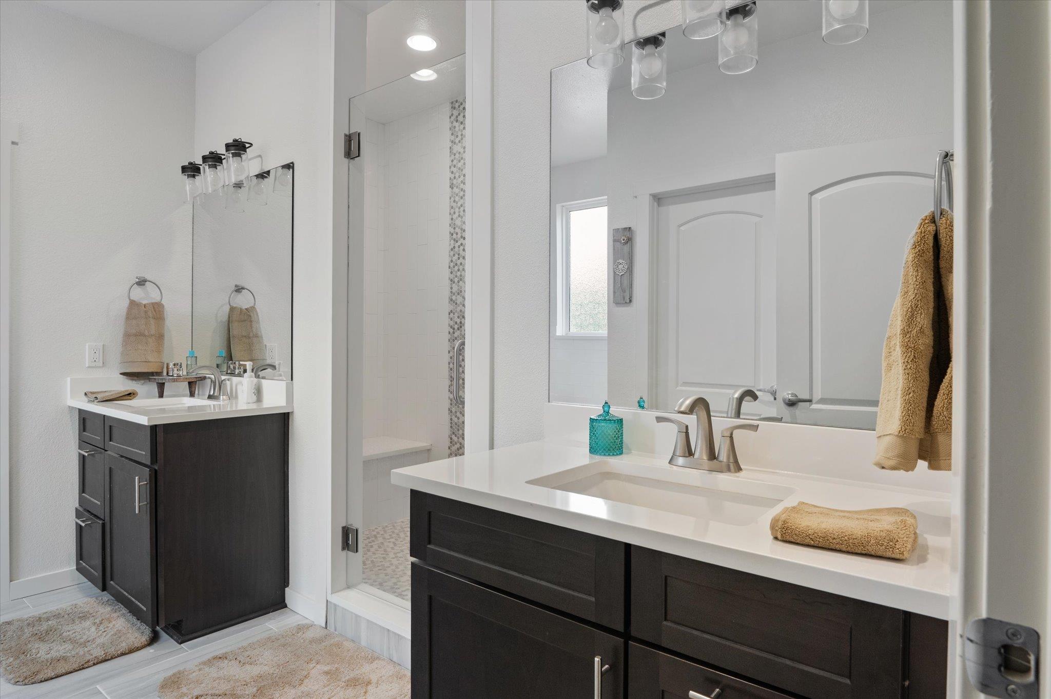 136 W Castlebriar Dr, Granite Shoals, TX 78654