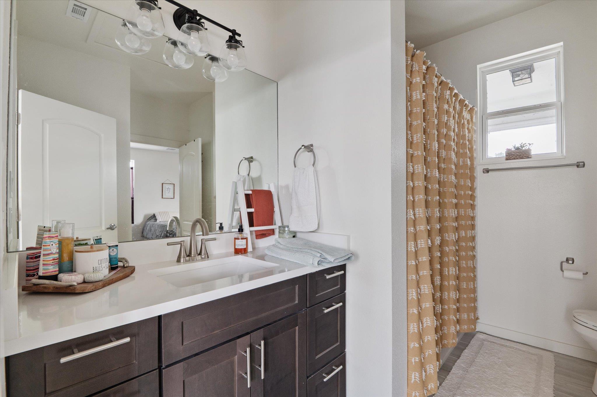 136 W Castlebriar Dr, Granite Shoals, TX 78654