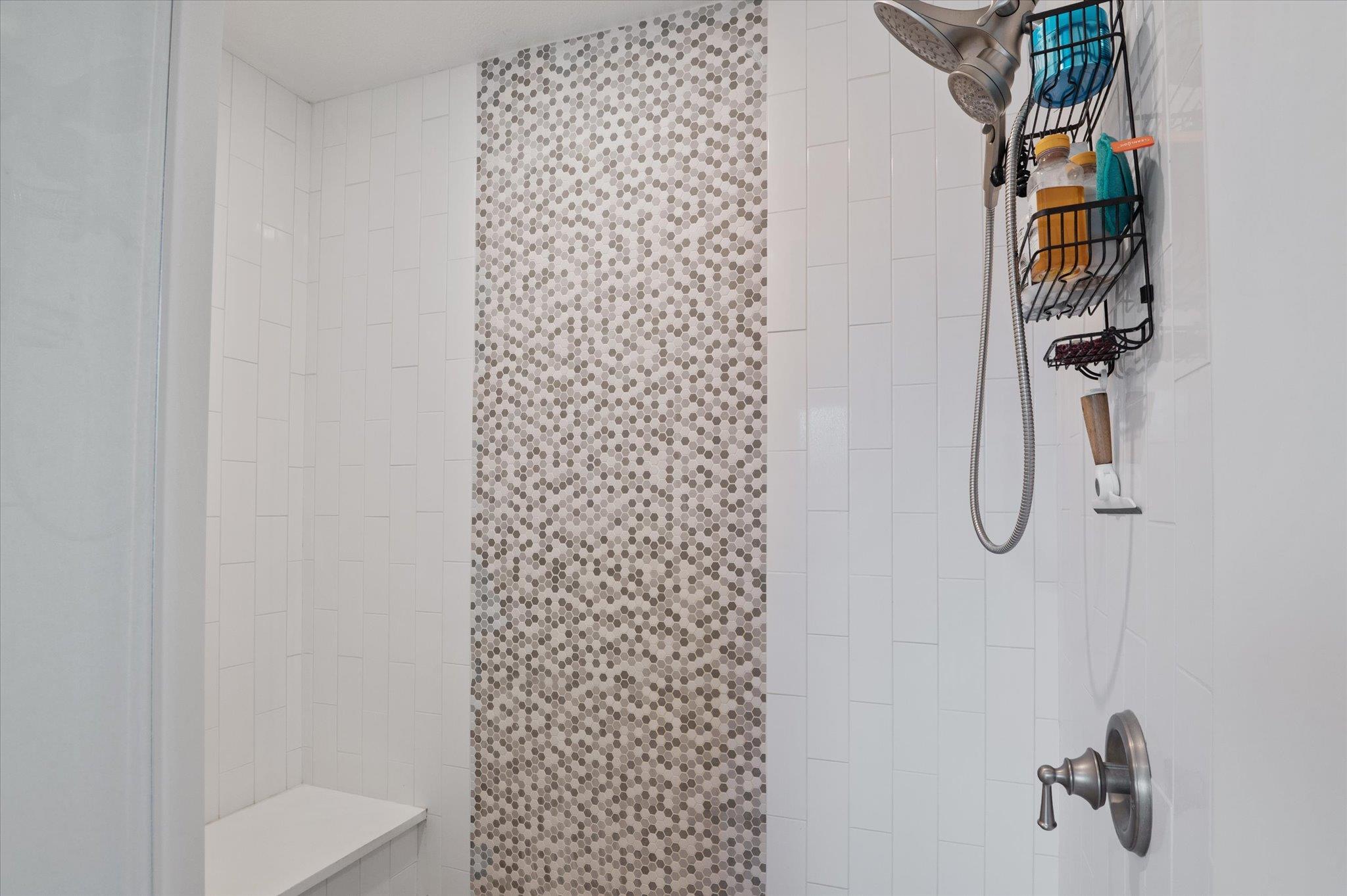 136 W Castlebriar Dr, Granite Shoals, TX 78654