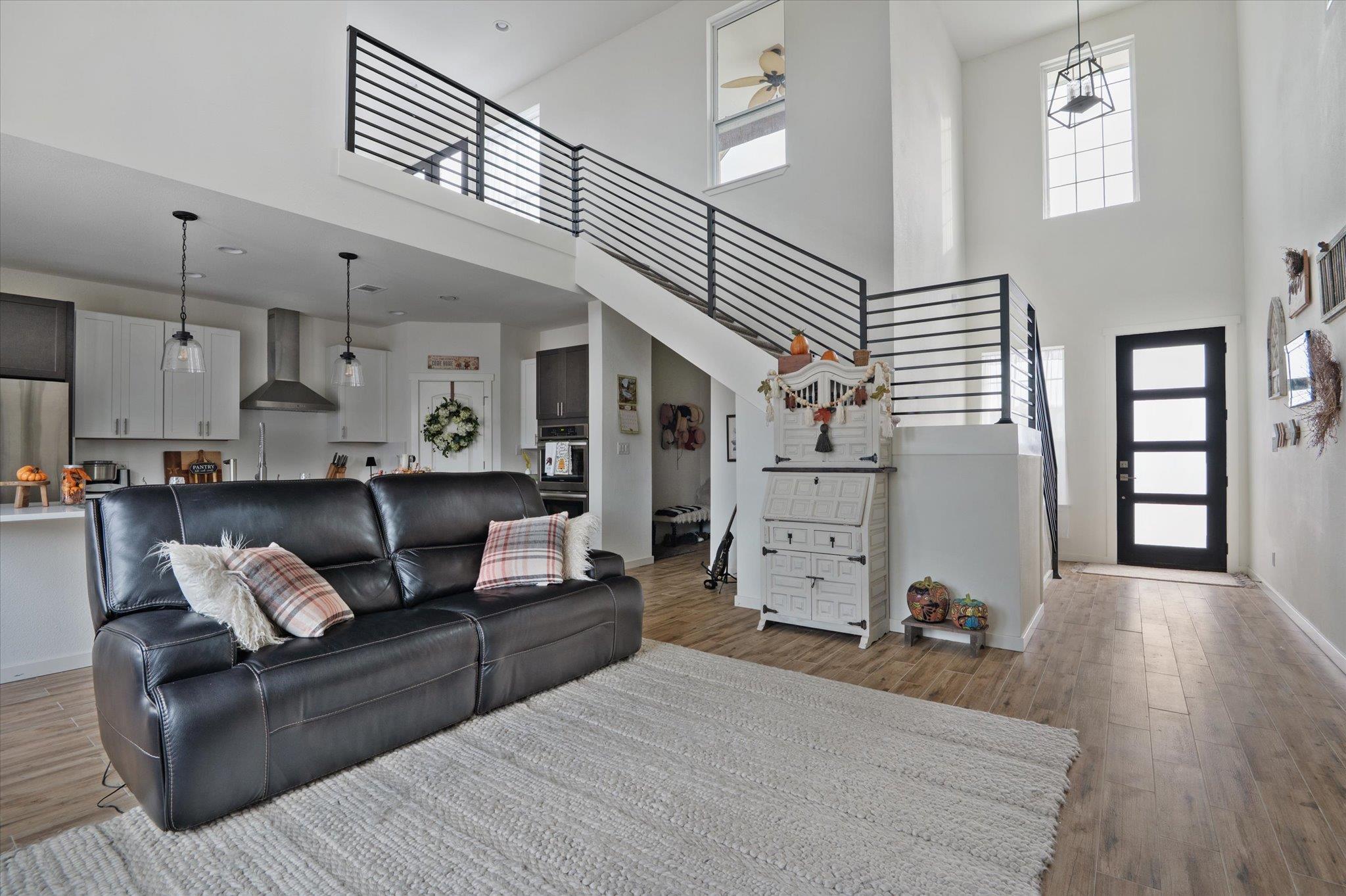 136 W Castlebriar Dr, Granite Shoals, TX 78654