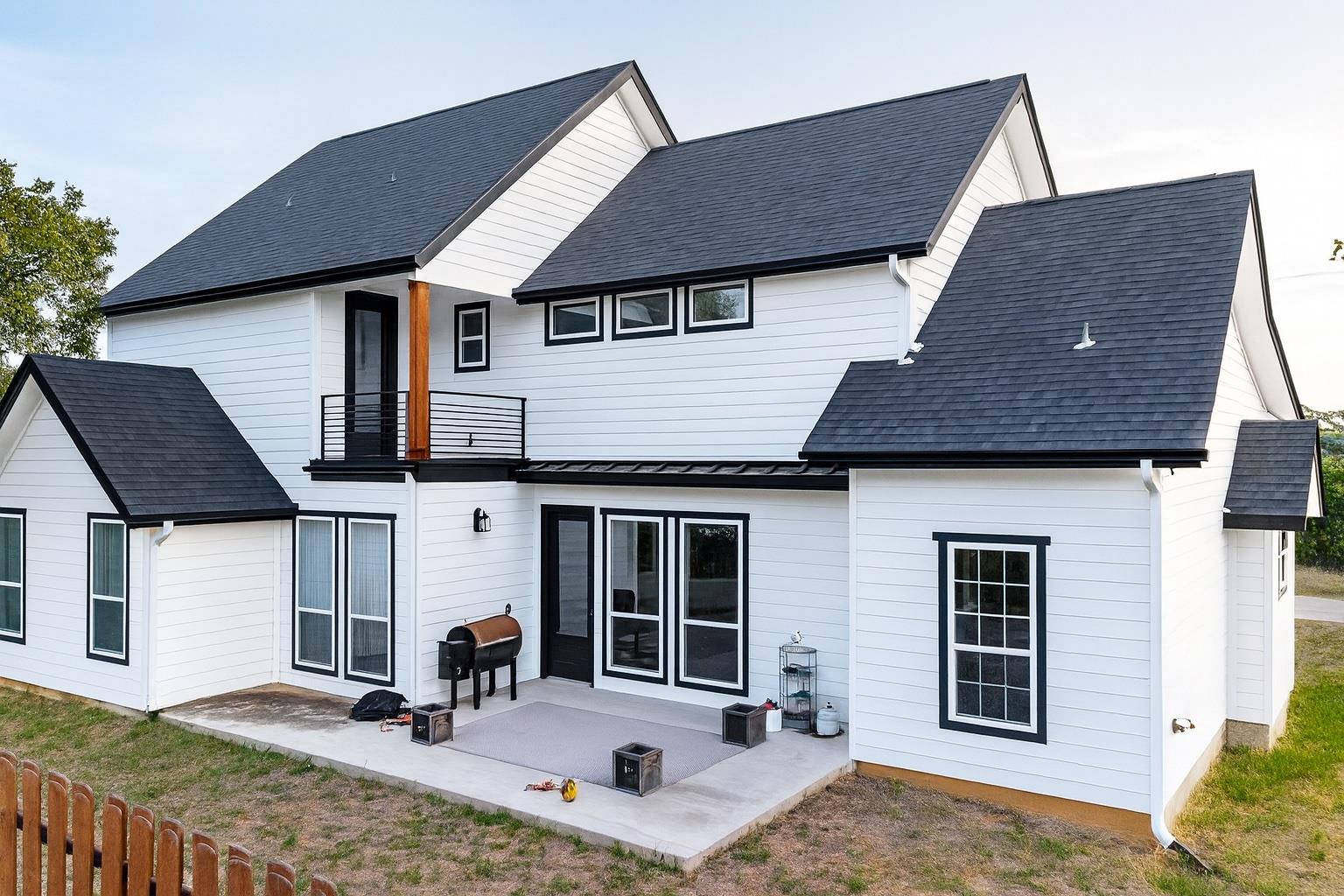 136 W Castlebriar Dr, Granite Shoals, TX 78654