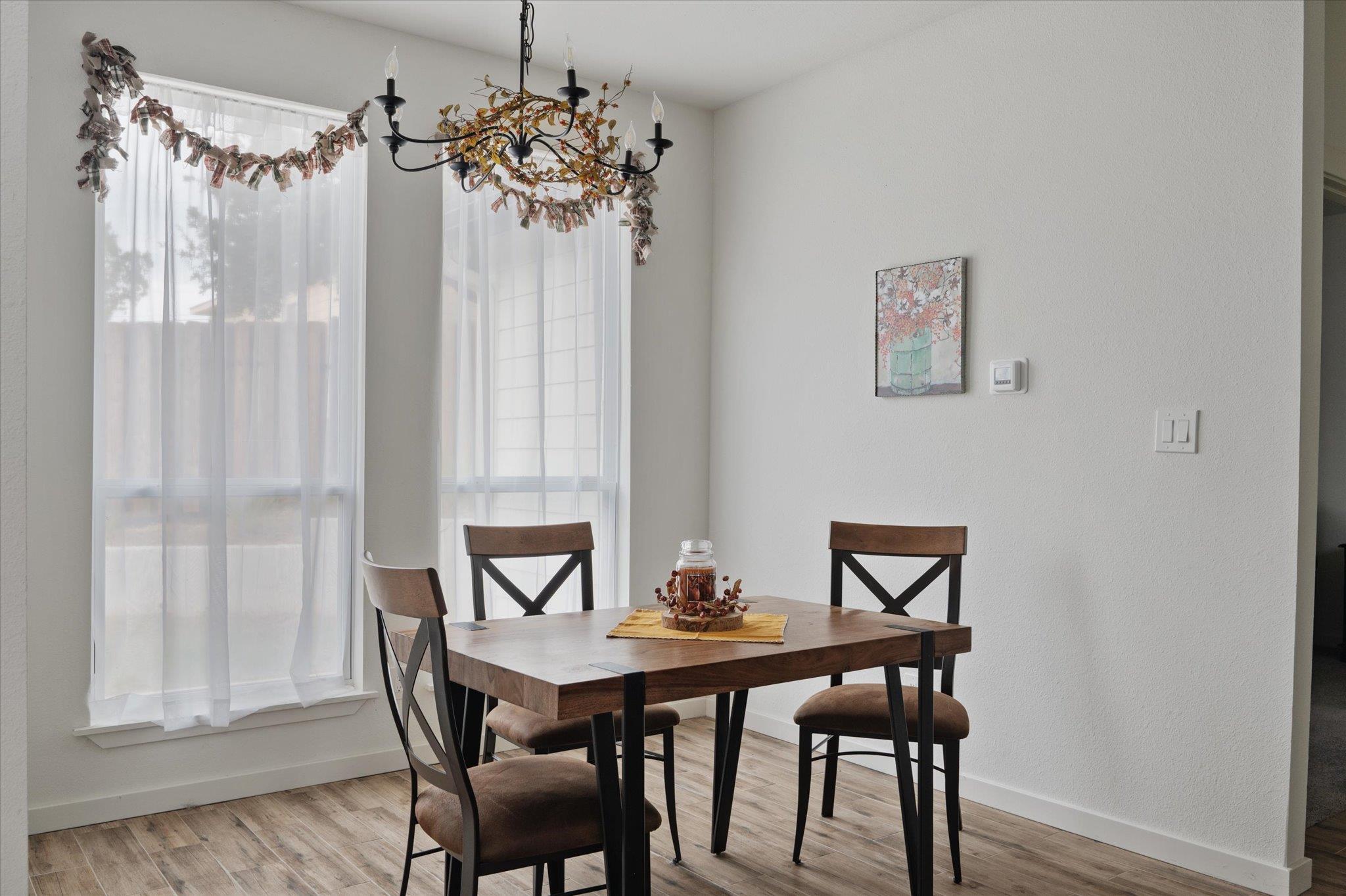 136 W Castlebriar Dr, Granite Shoals, TX 78654