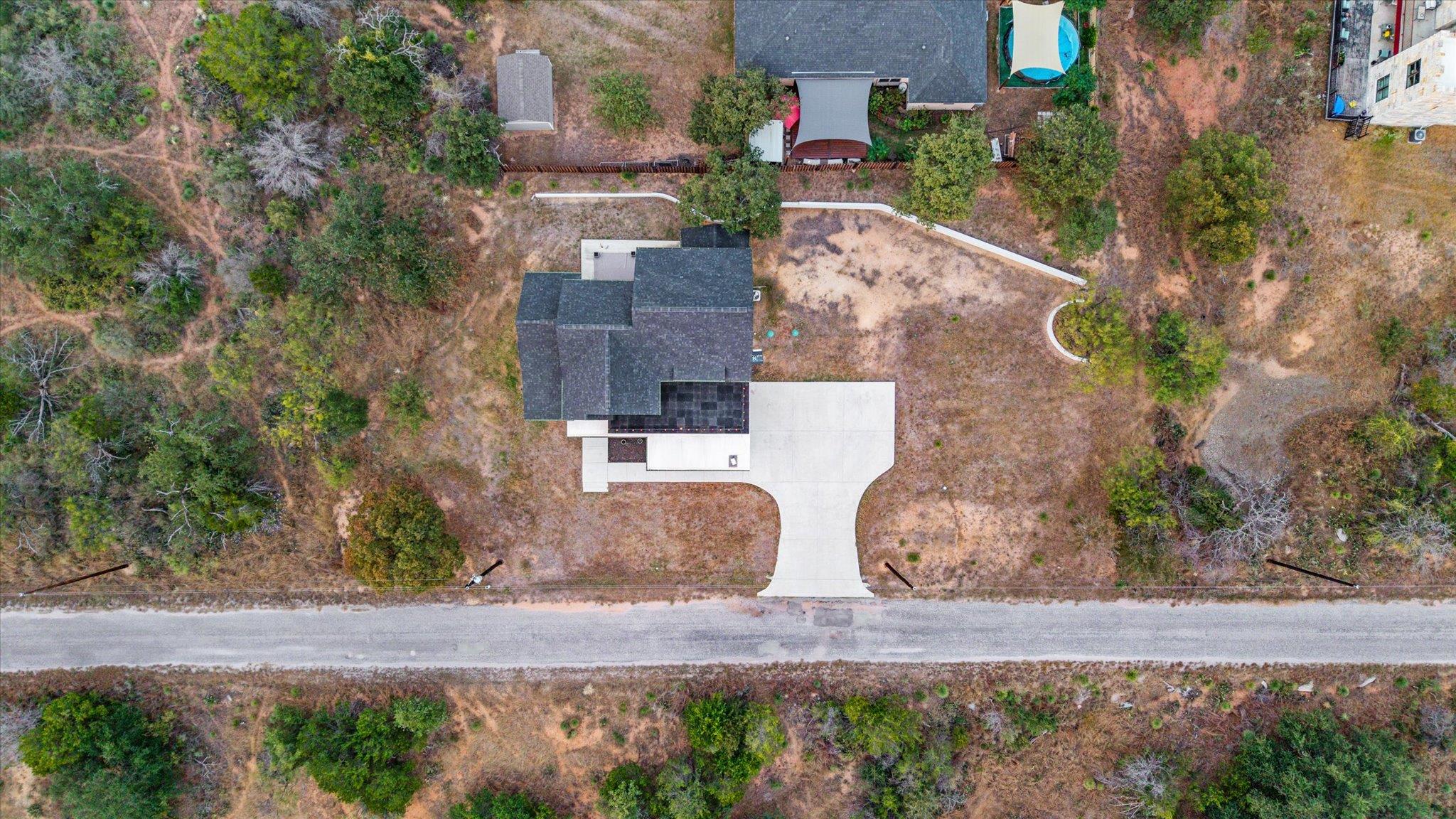 136 W Castlebriar Dr, Granite Shoals, TX 78654