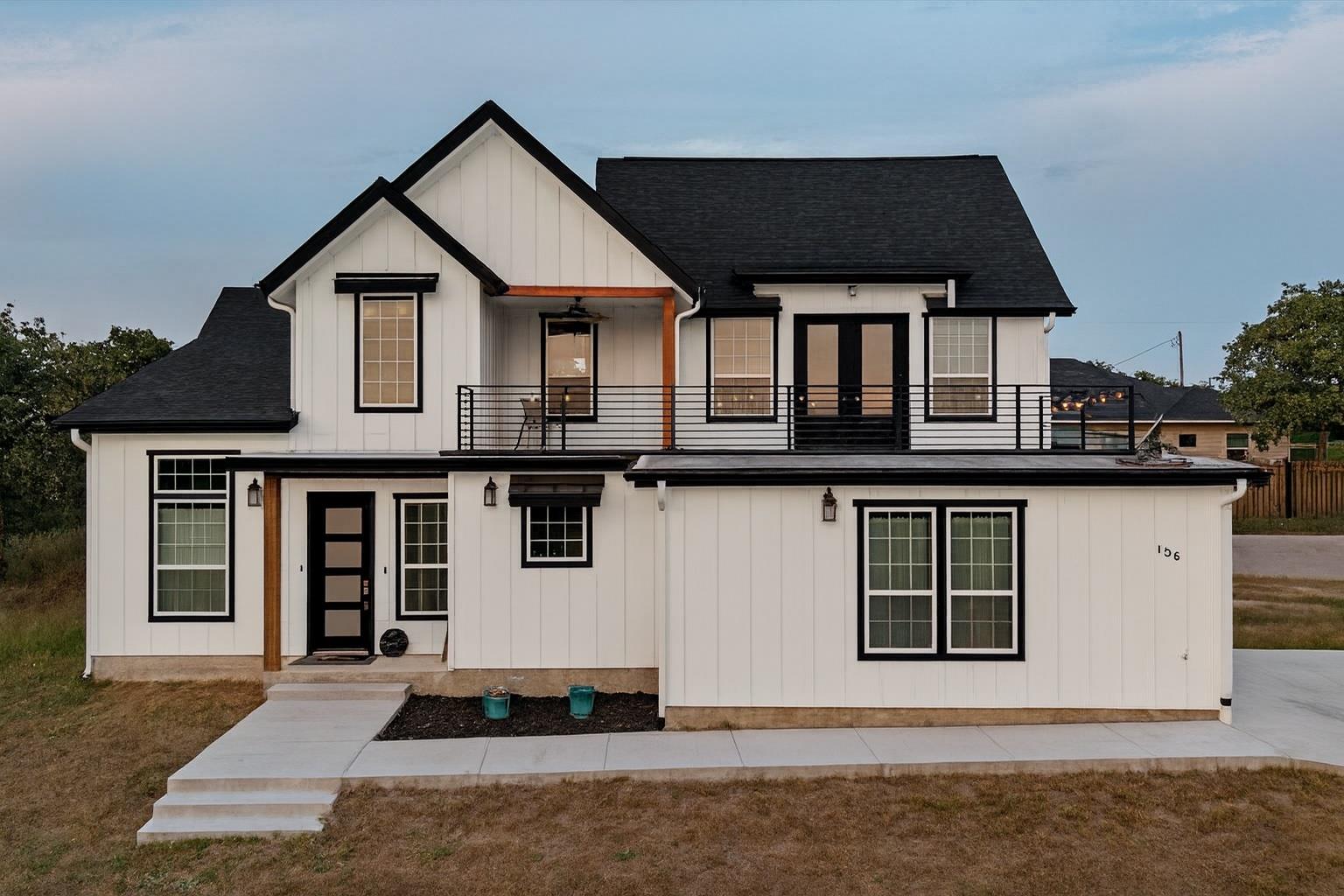 136 W Castlebriar Dr, Granite Shoals, TX 78654