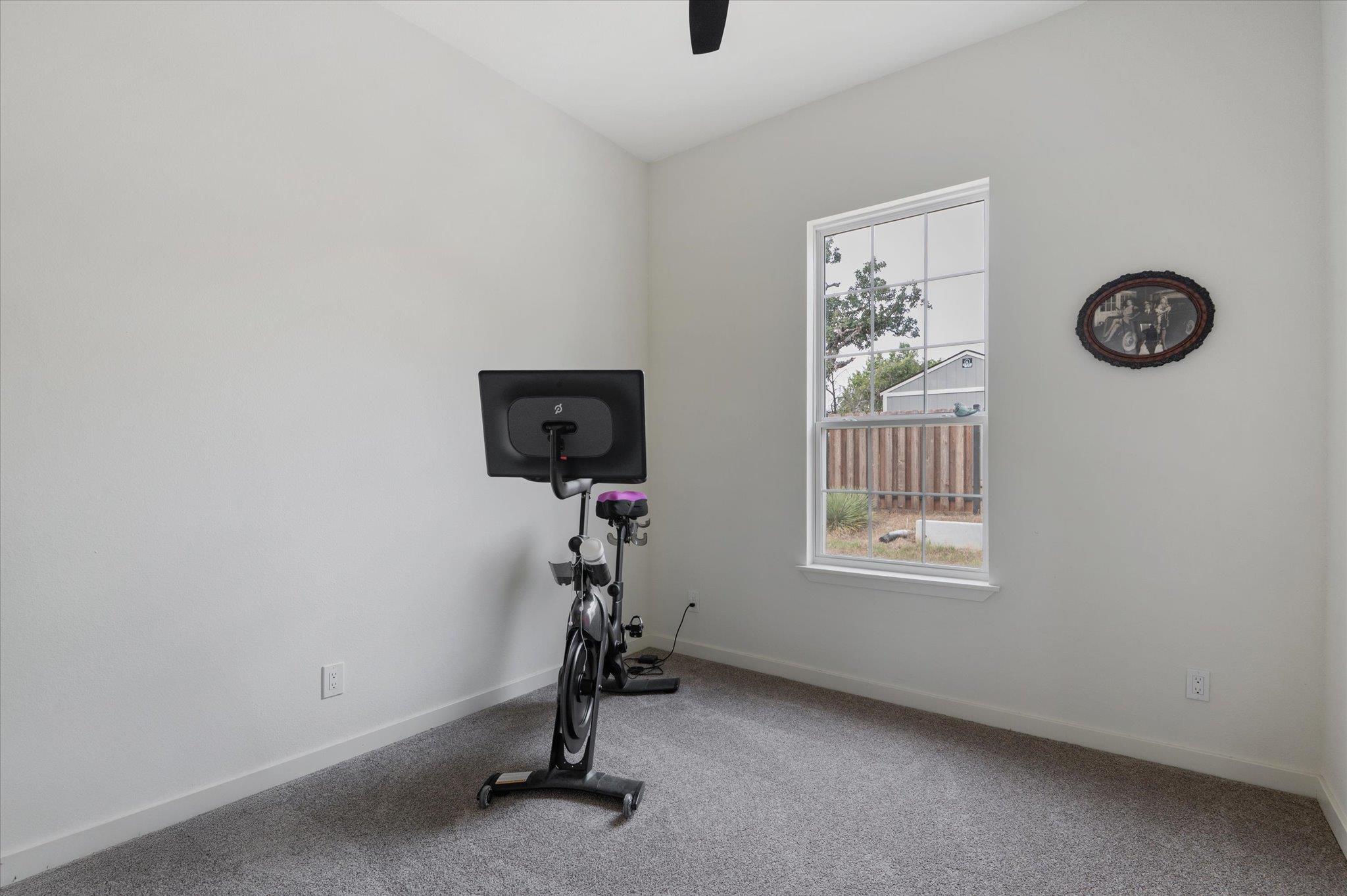 136 W Castlebriar Dr, Granite Shoals, TX 78654