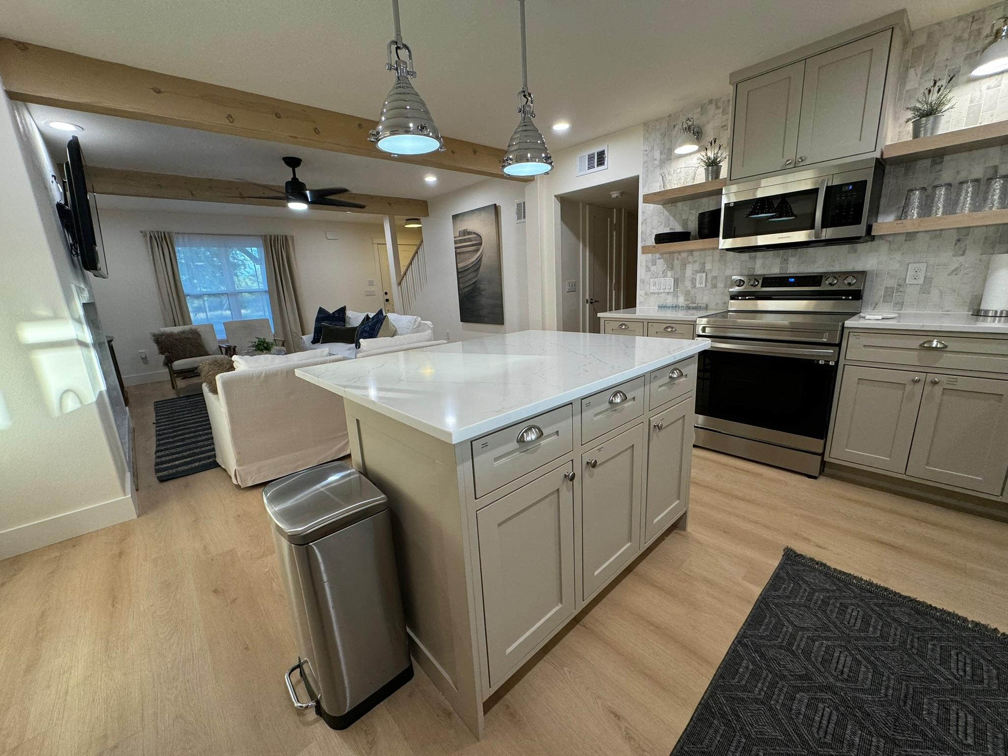 1002 Granite Dr, Granite Shoals, TX 78654