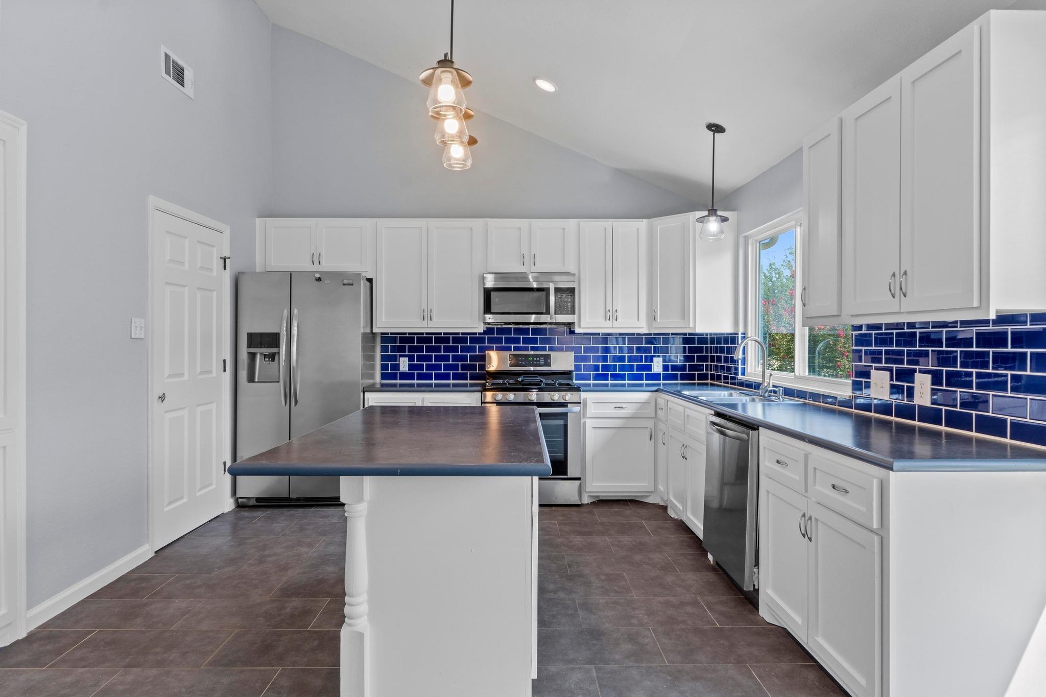 809 Stillhouse Spg, Round Rock, TX 78681