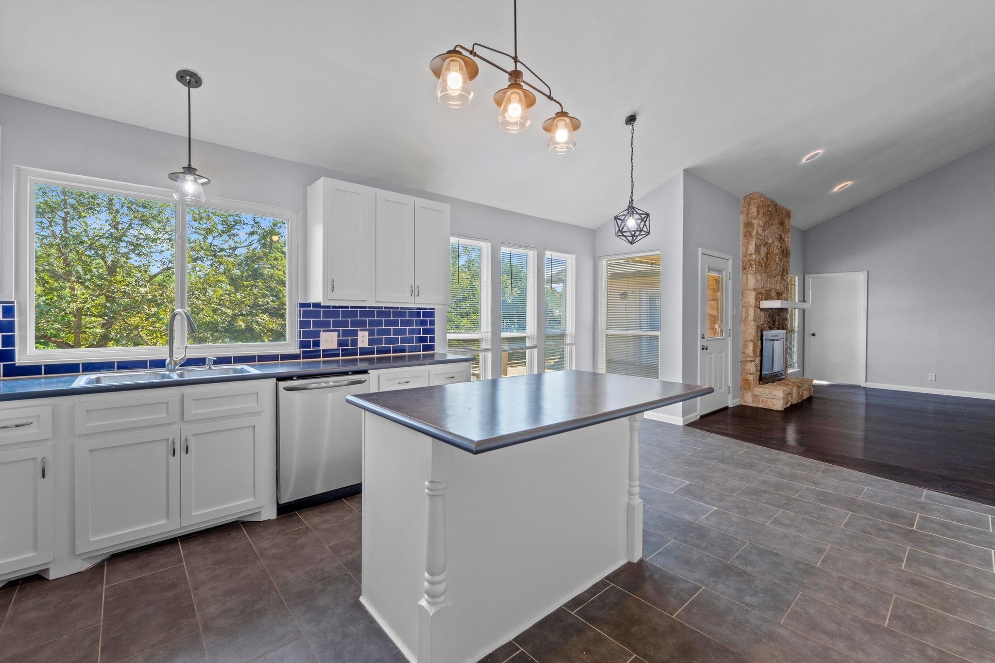 809 Stillhouse Spg, Round Rock, TX 78681