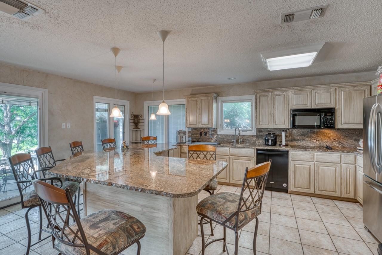 2000 Williams Lakeshore, Kingsland, TX 78639