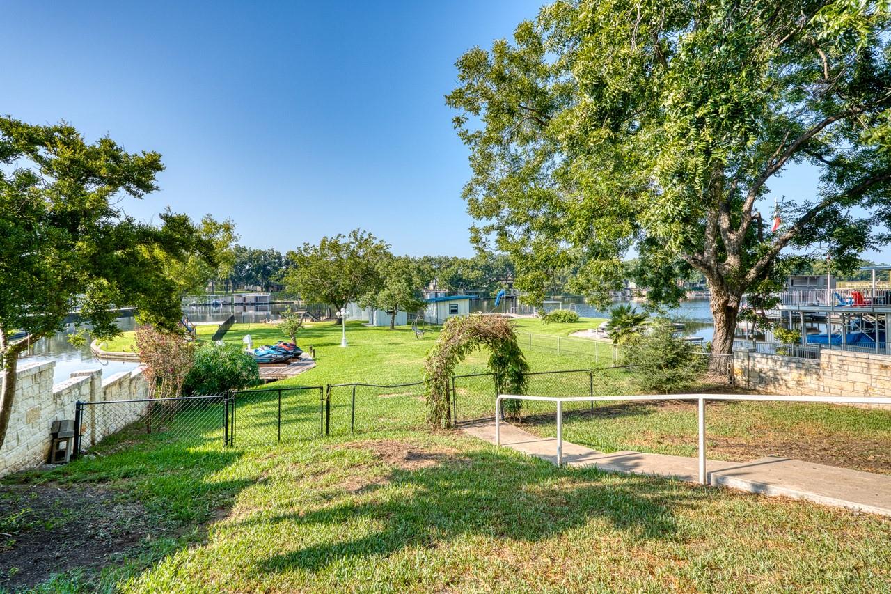 2000 Williams Lakeshore, Kingsland, TX 78639