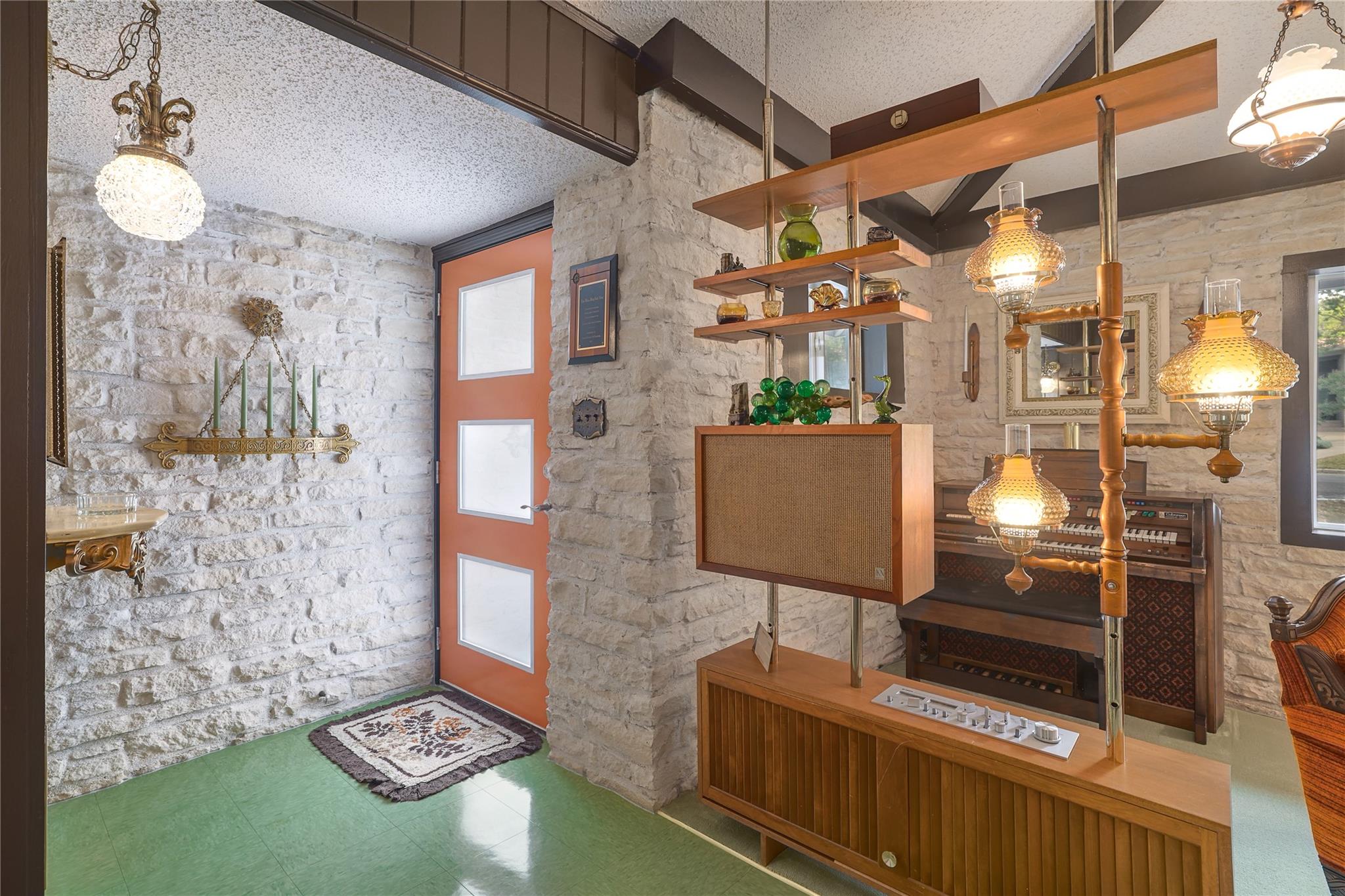 1818 Vance Cir, Austin, TX 78701