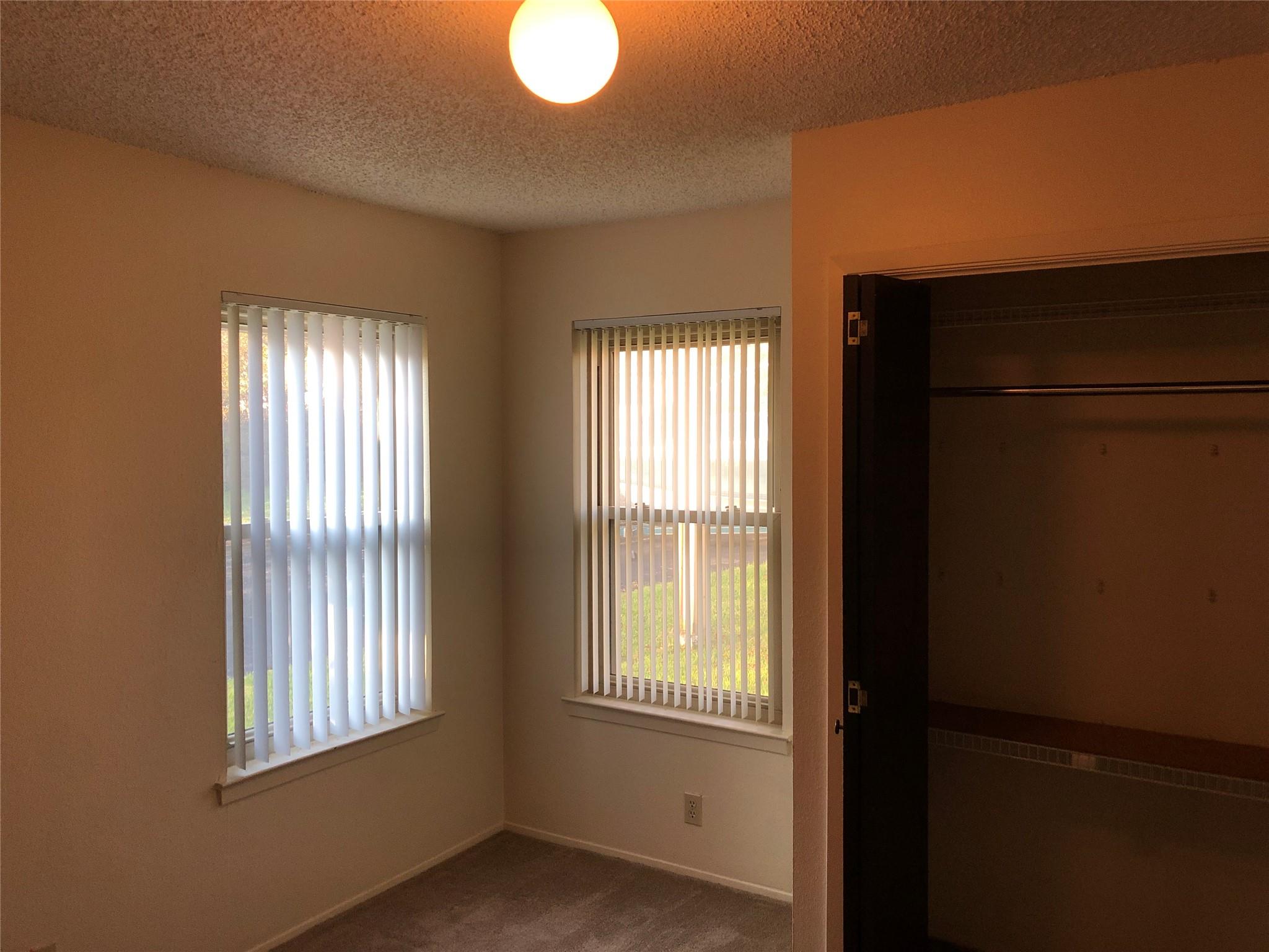 914 W MEADOWMERE Ln, Austin, TX 78758