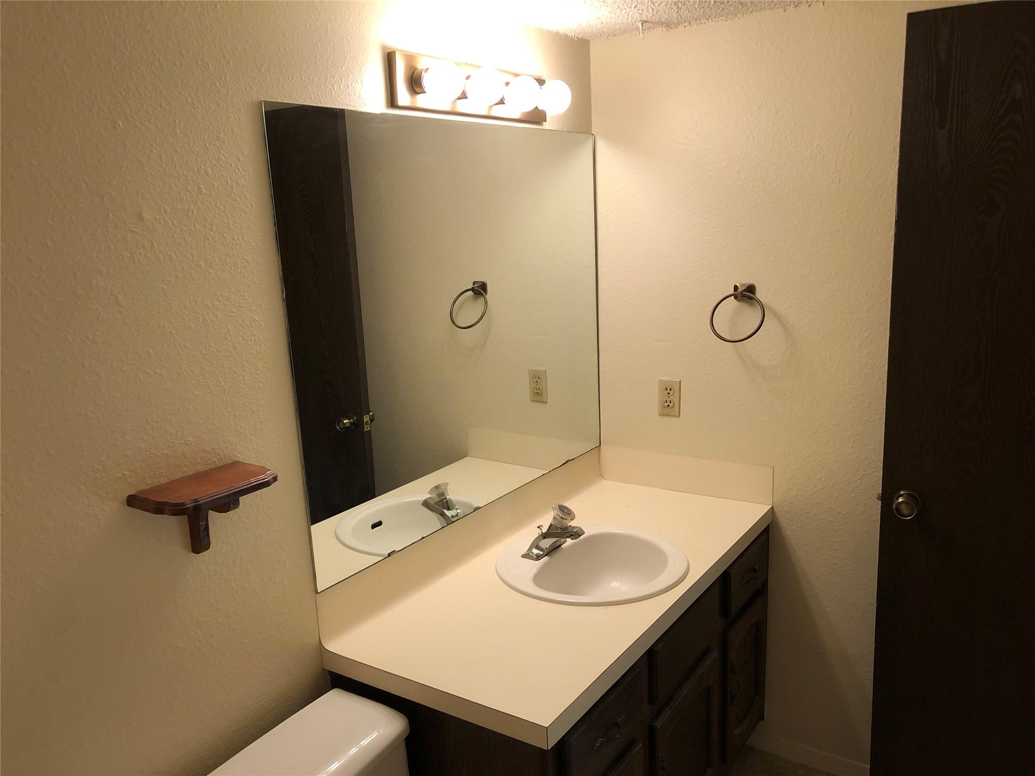 914 W MEADOWMERE Ln, Austin, TX 78758