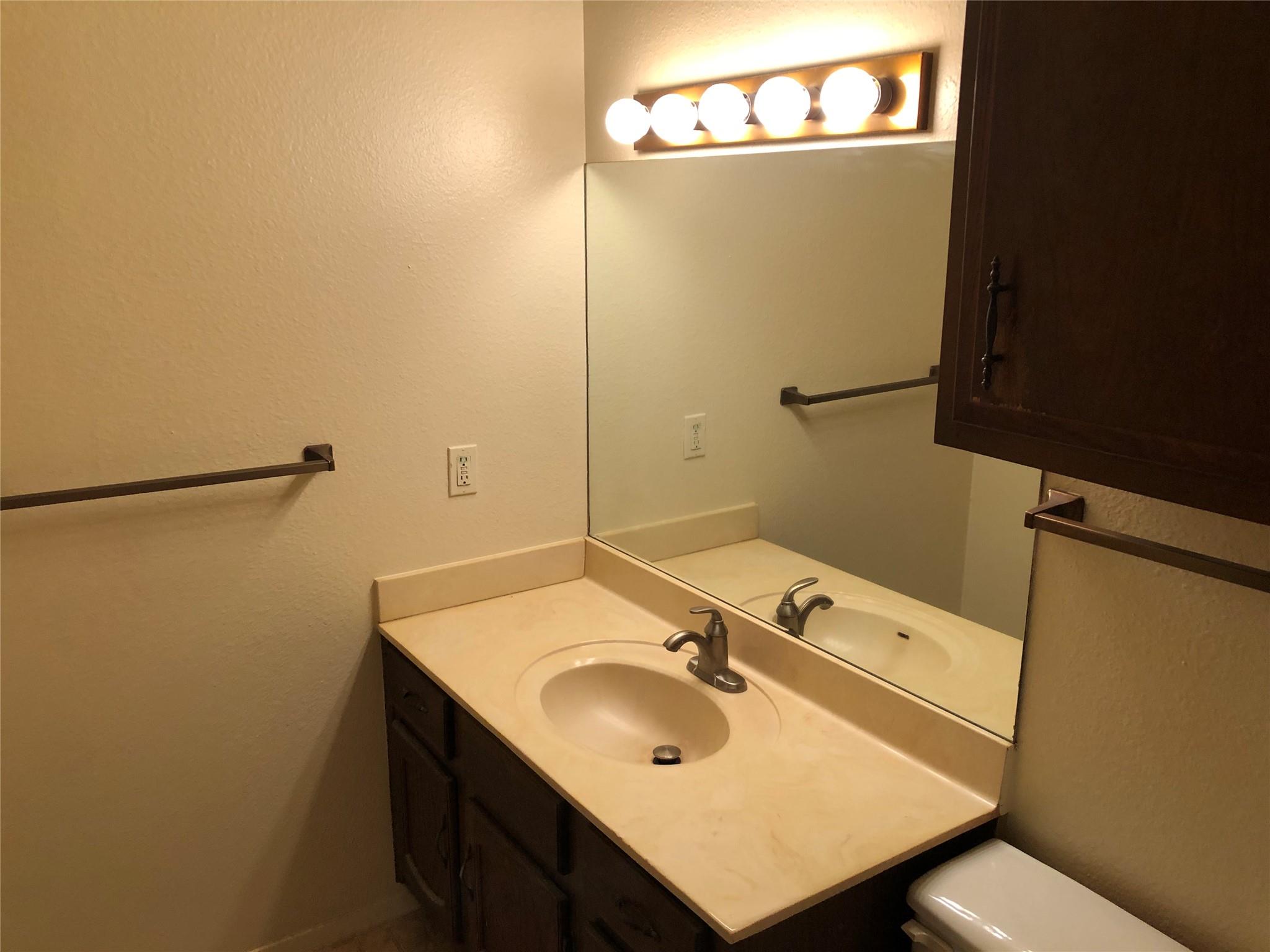 914 W MEADOWMERE Ln, Austin, TX 78758