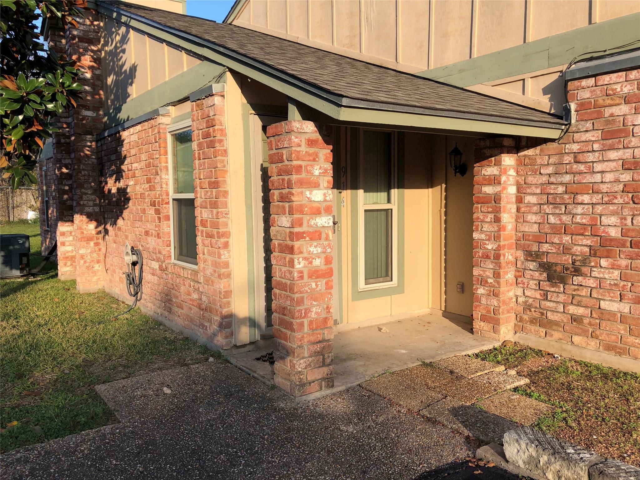 914 W MEADOWMERE Ln, Austin, TX 78758