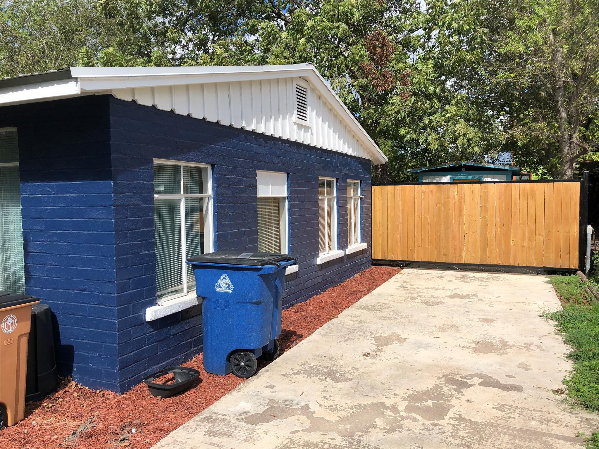 1206 W 51st St, Austin, TX 78756