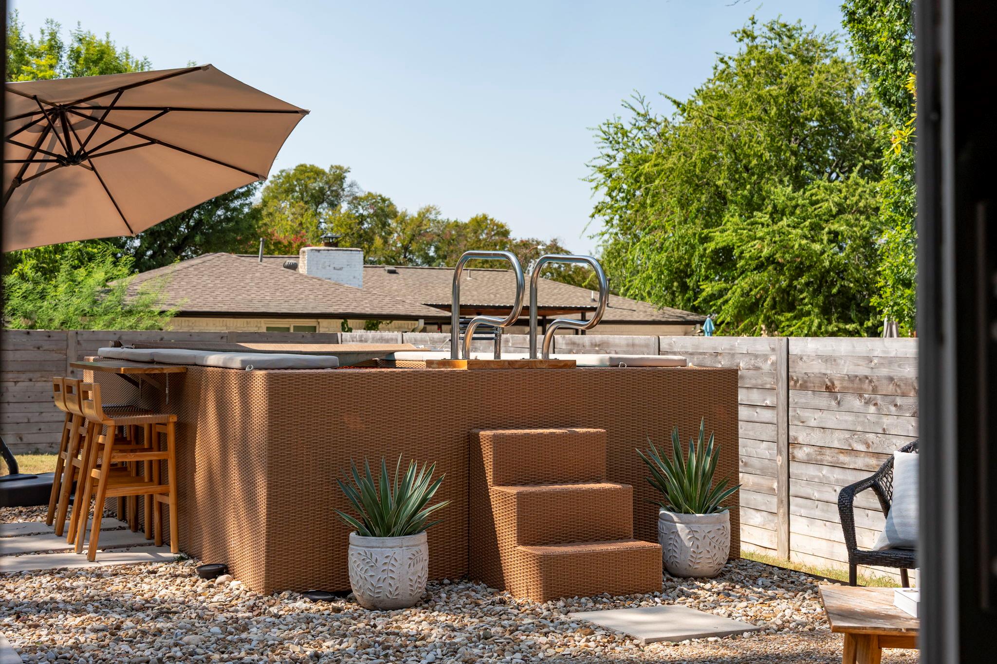 7305 Meadowood Dr, Austin, TX 78723