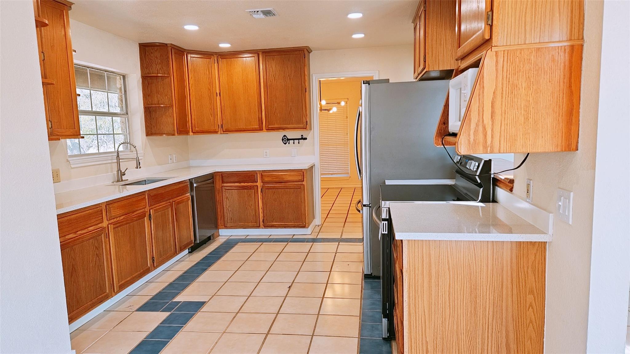 105 Meadow Dr, Georgetown, TX 78633