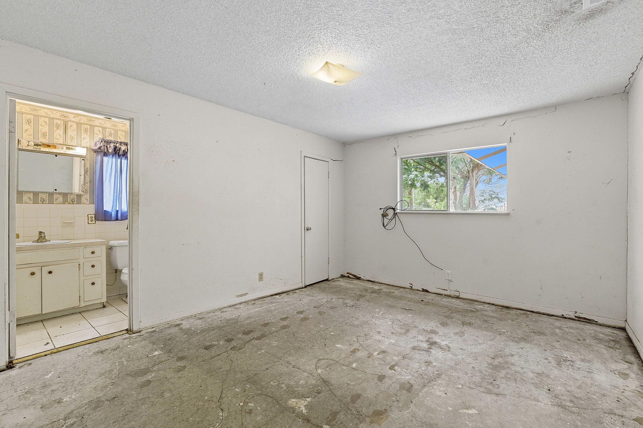 2405 Grace St, Taylor, TX 76574