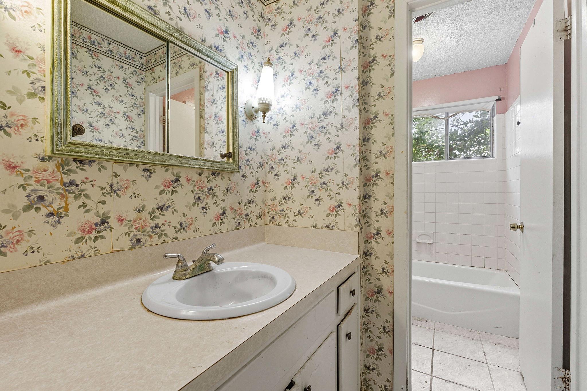 2405 Grace St, Taylor, TX 76574