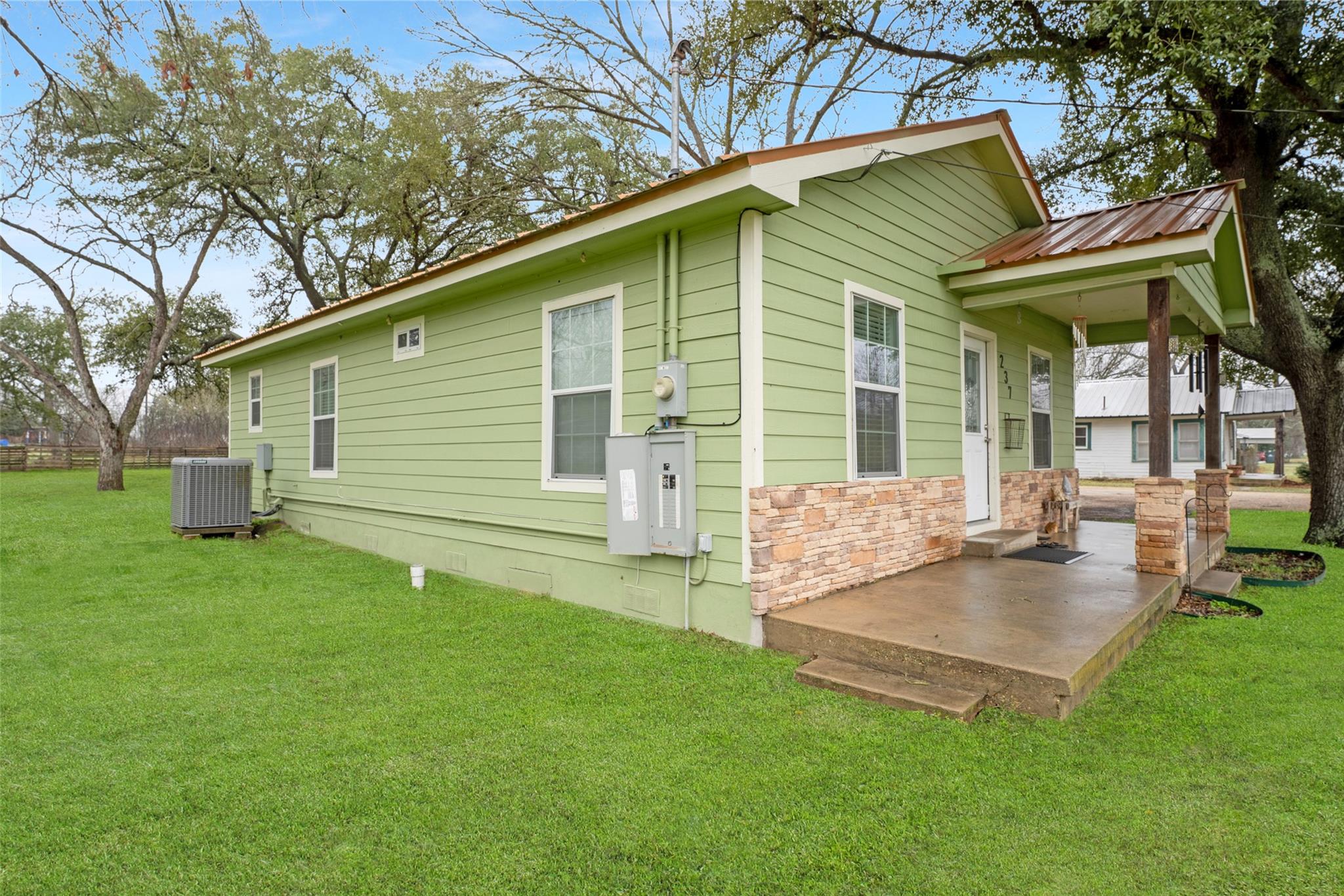 237 San Marcos Highway, Luling, TX 78648