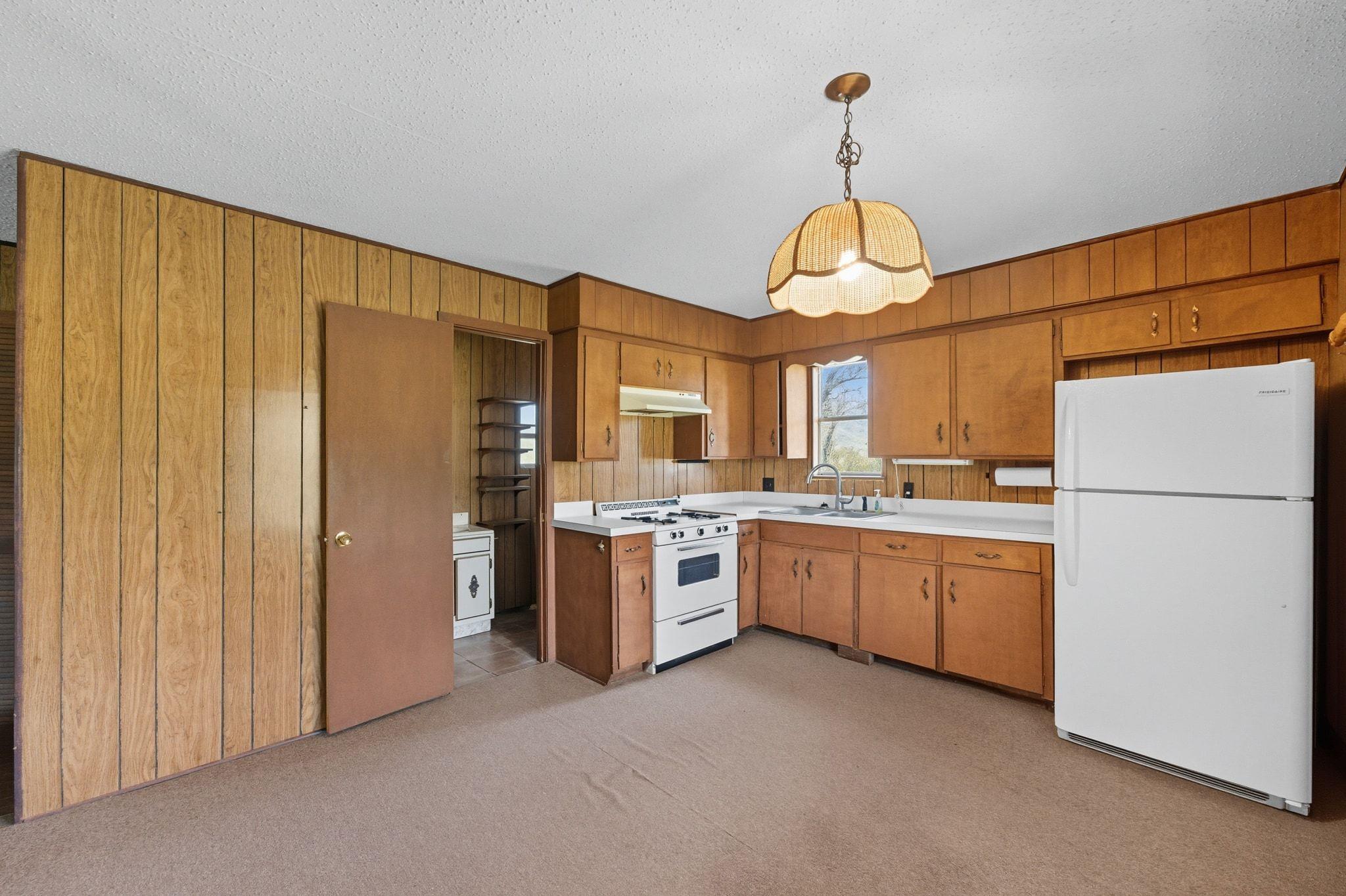 807 County Road 420, Spicewood, TX 78669