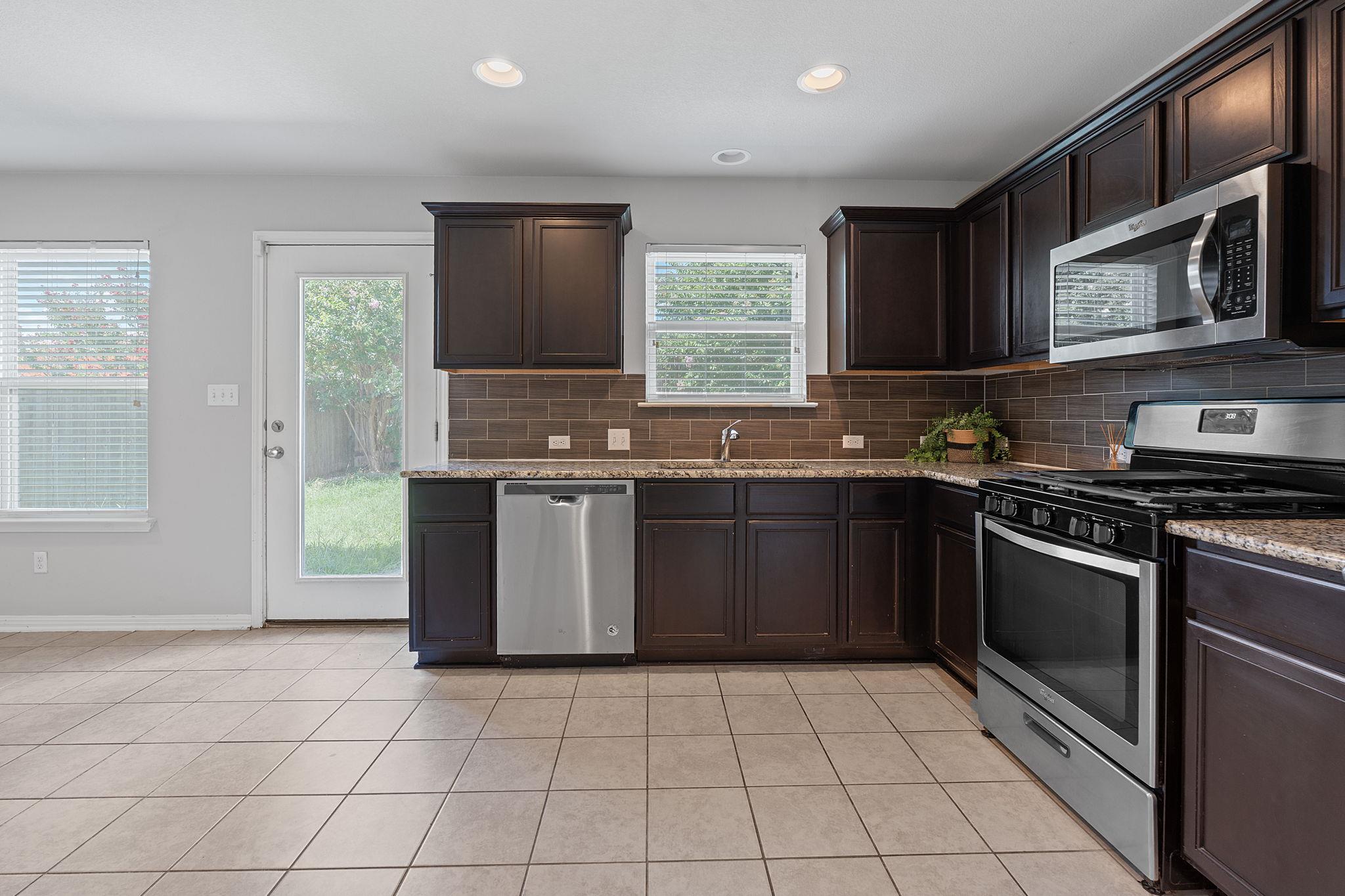 134 Friendship Oak Dr, San Marcos, TX 78666