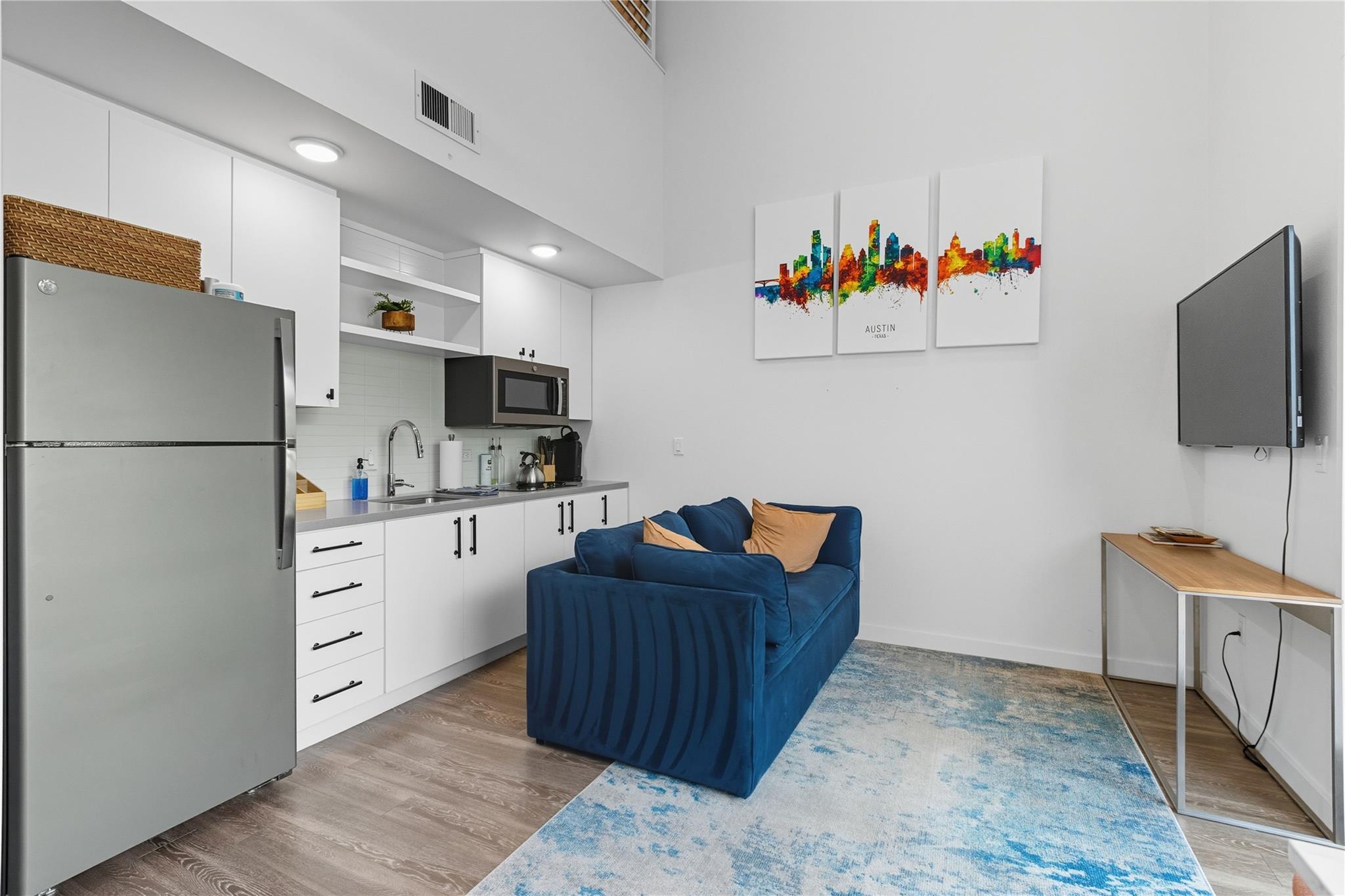 49 Navasota St # 205, Austin, TX 78702