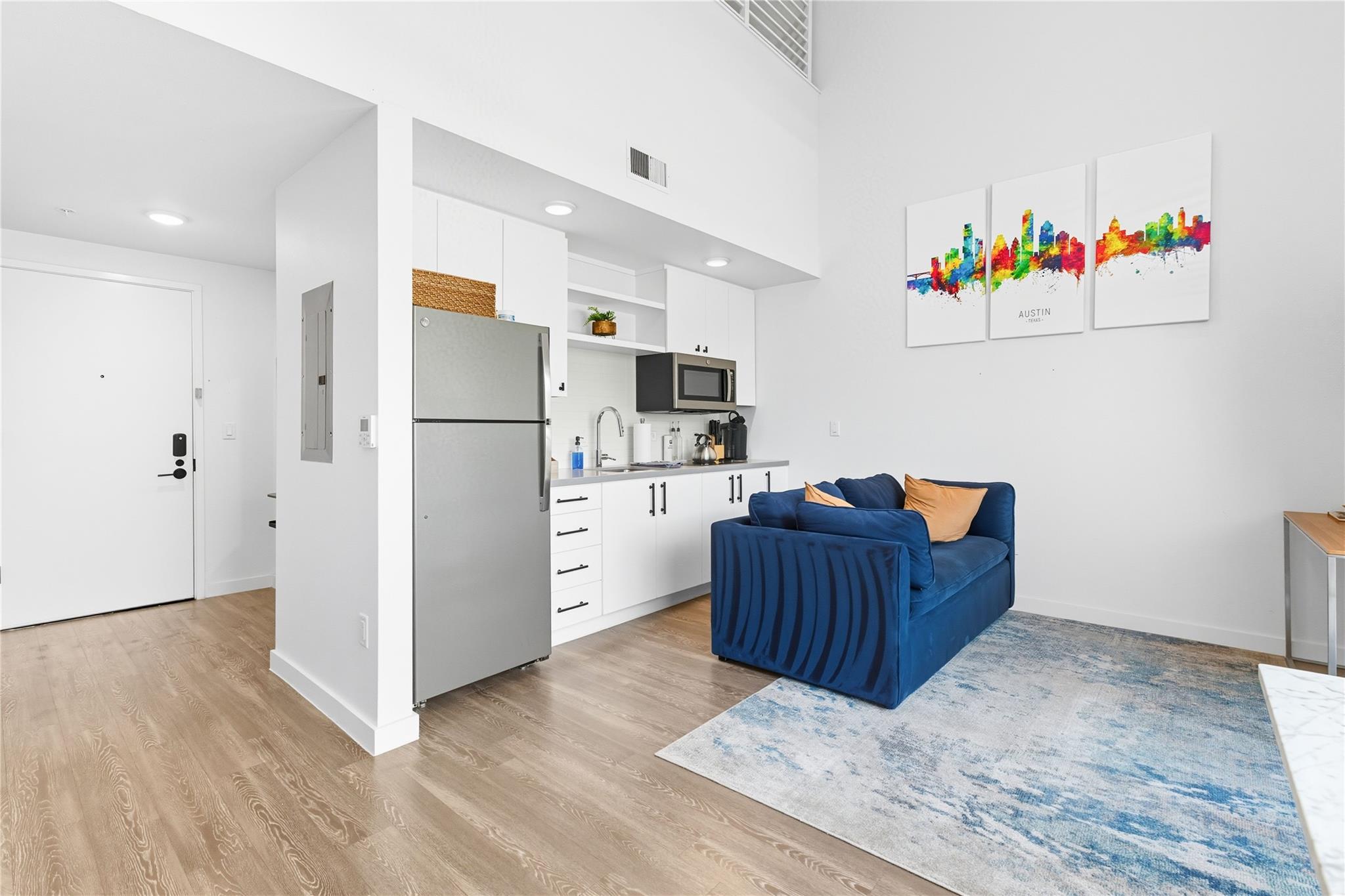 49 Navasota St # 205, Austin, TX 78702