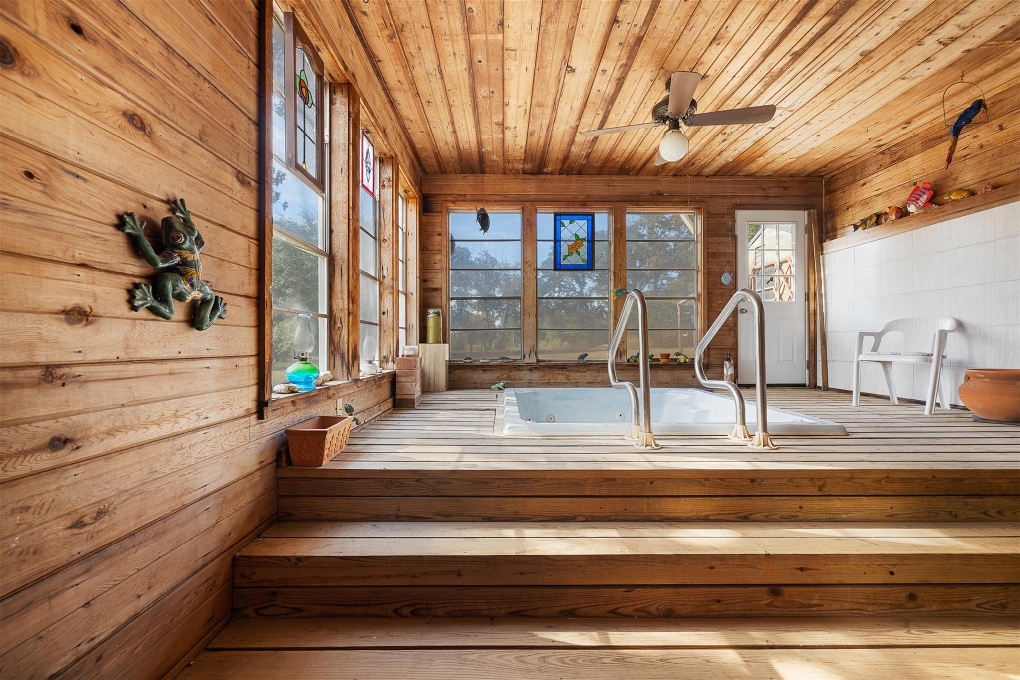 179 Stiewert Ln, Paige, TX 78659