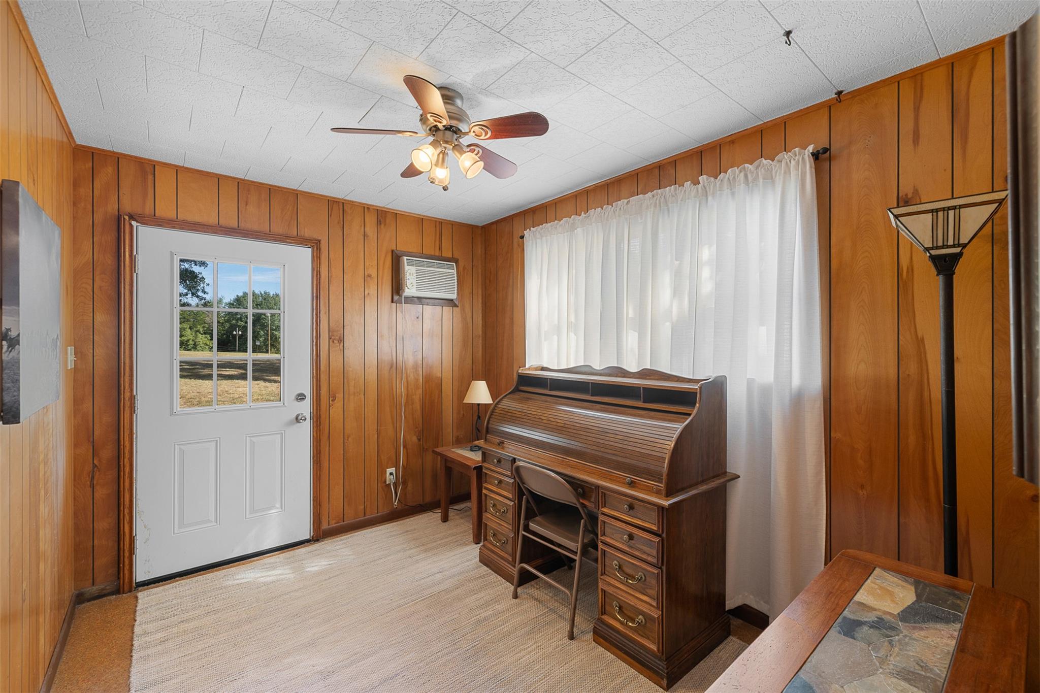 179 Stiewert Ln, Paige, TX 78659