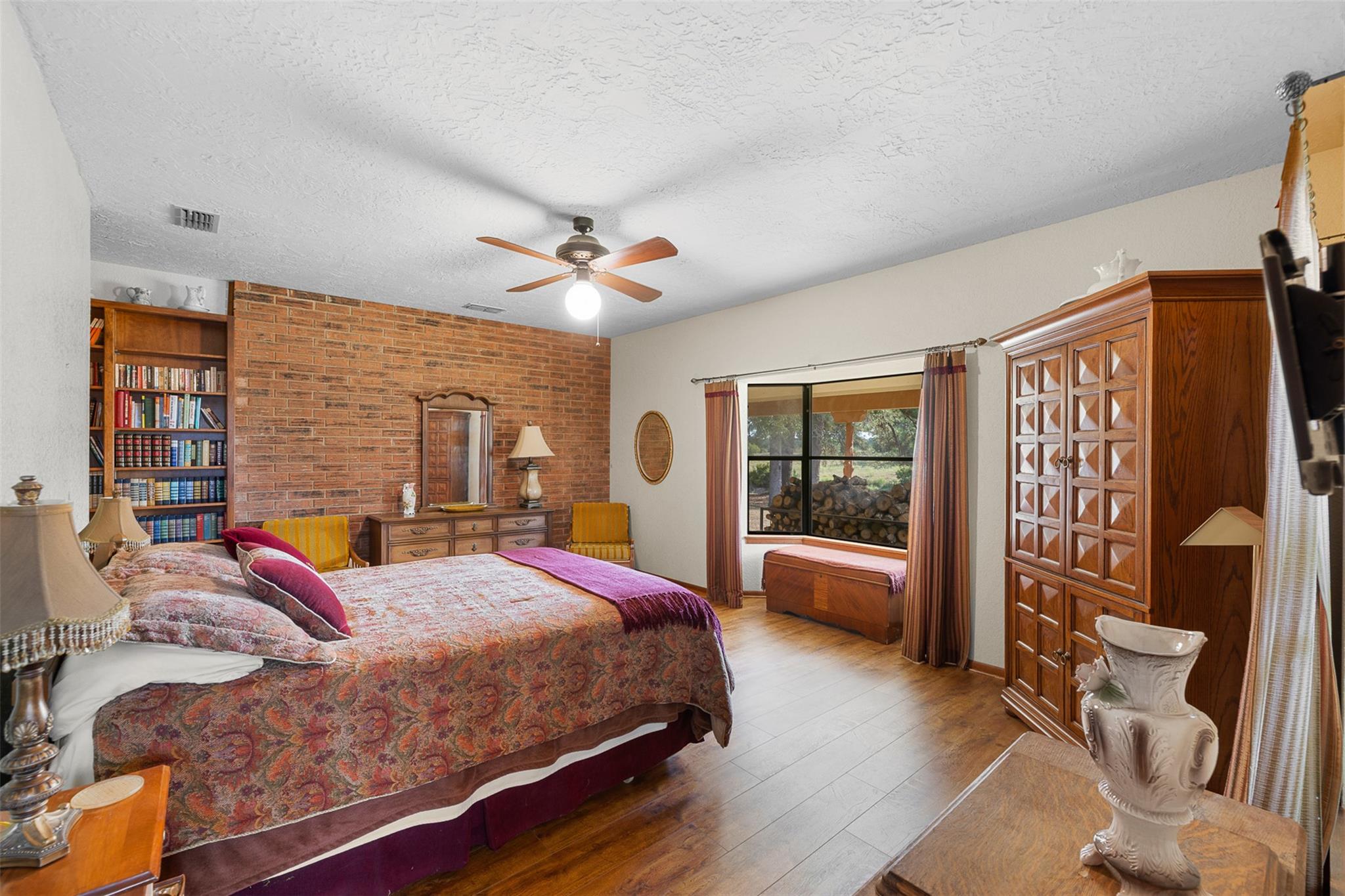 179 Stiewert Ln, Paige, TX 78659