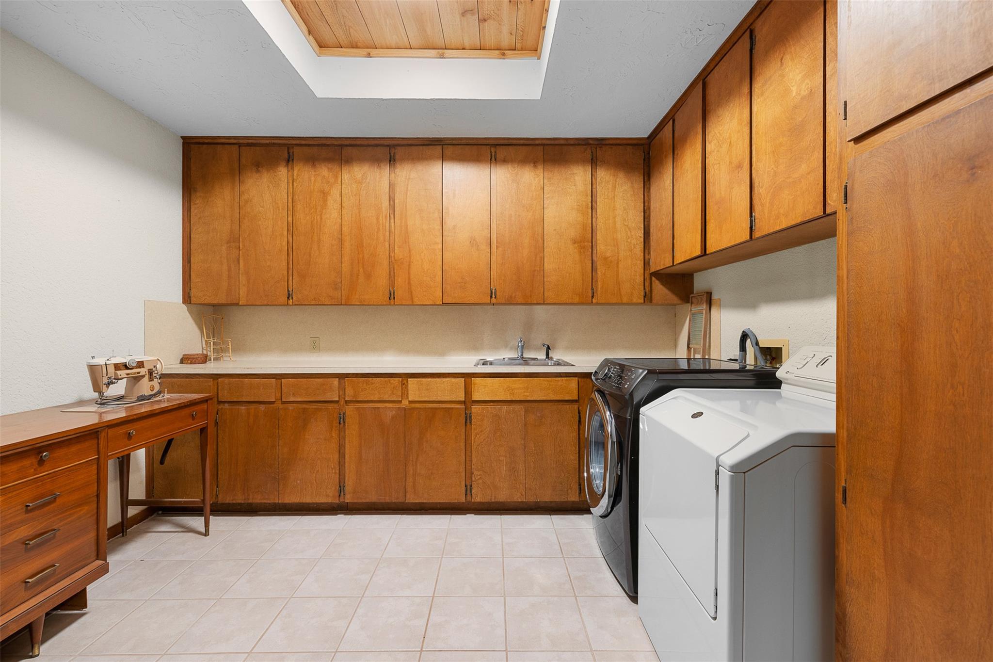 179 Stiewert Ln, Paige, TX 78659