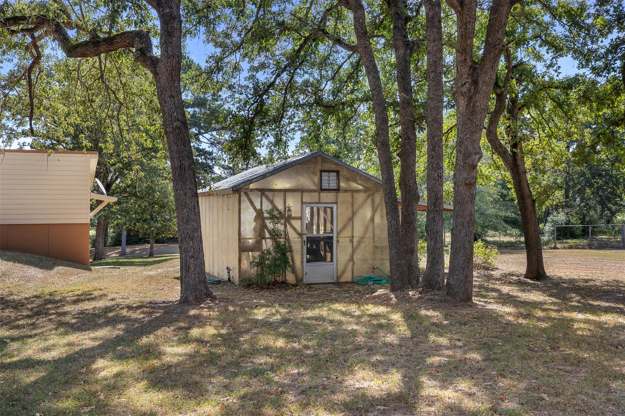 179 Stiewert Ln, Paige, TX 78659