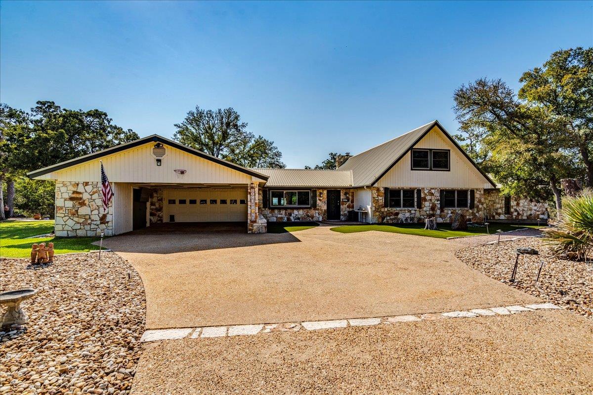417 Akaloa Dr, Bastrop, TX 78602