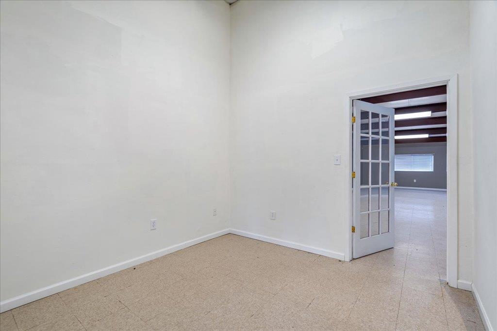 1289 E State Highway 71 Highway E # B100, Bastrop, TX 78602