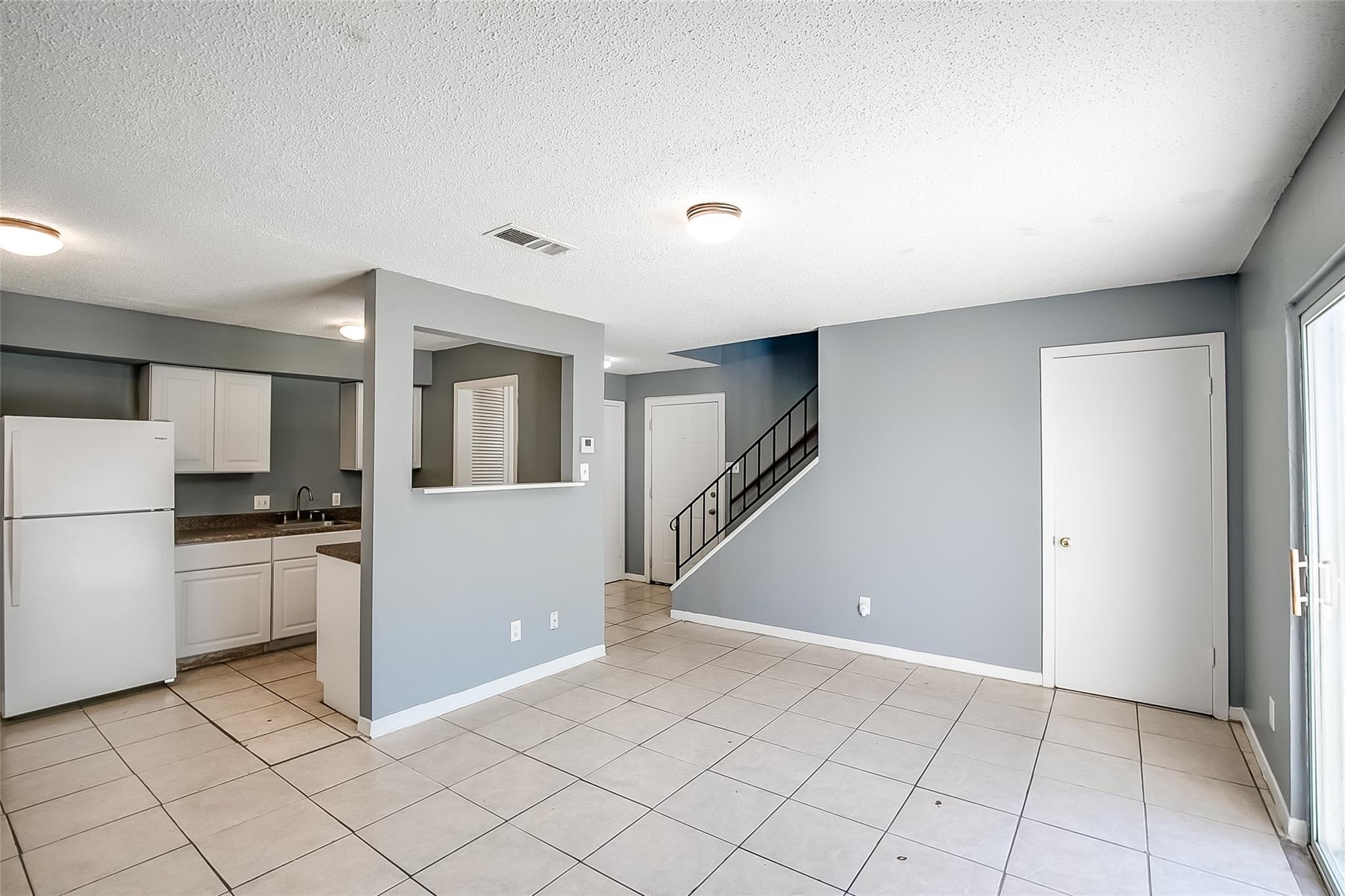 2215 Missionhill Dr # 104, Austin, TX 78741