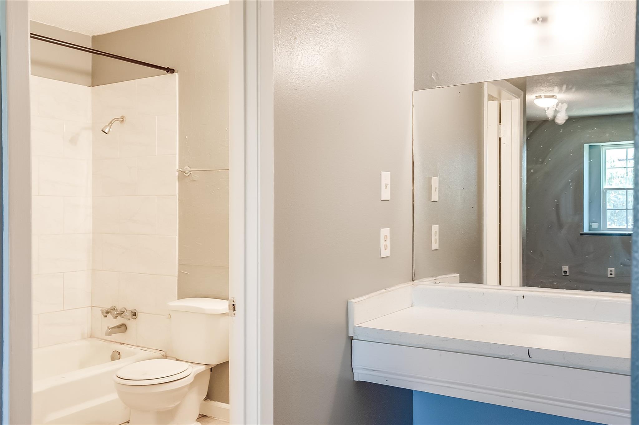 2215 Missionhill Dr # 104, Austin, TX 78741