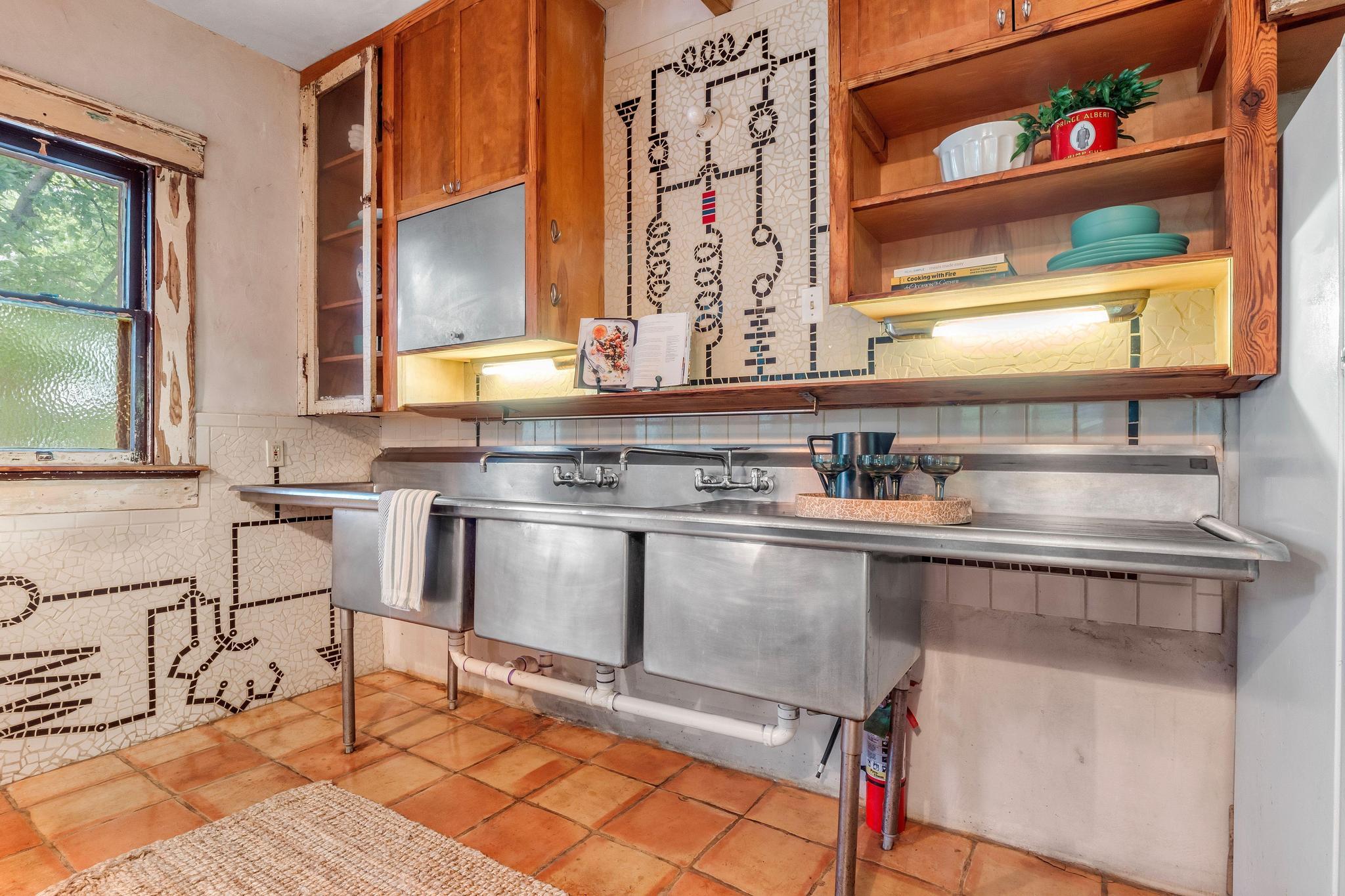 1704 Singleton Ave, Austin, TX 78702