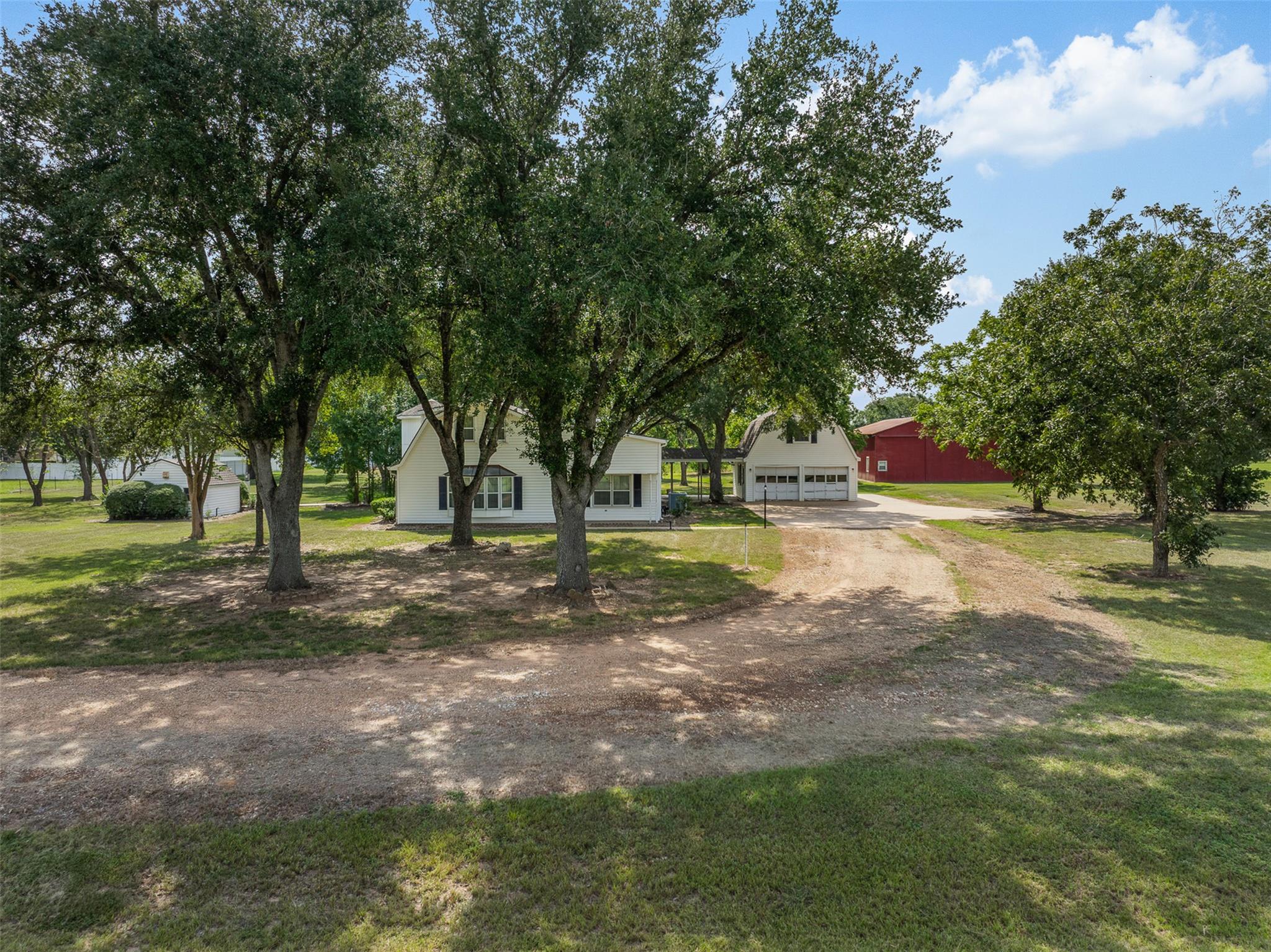 1713 Woody Ln, Sealy, TX 77474