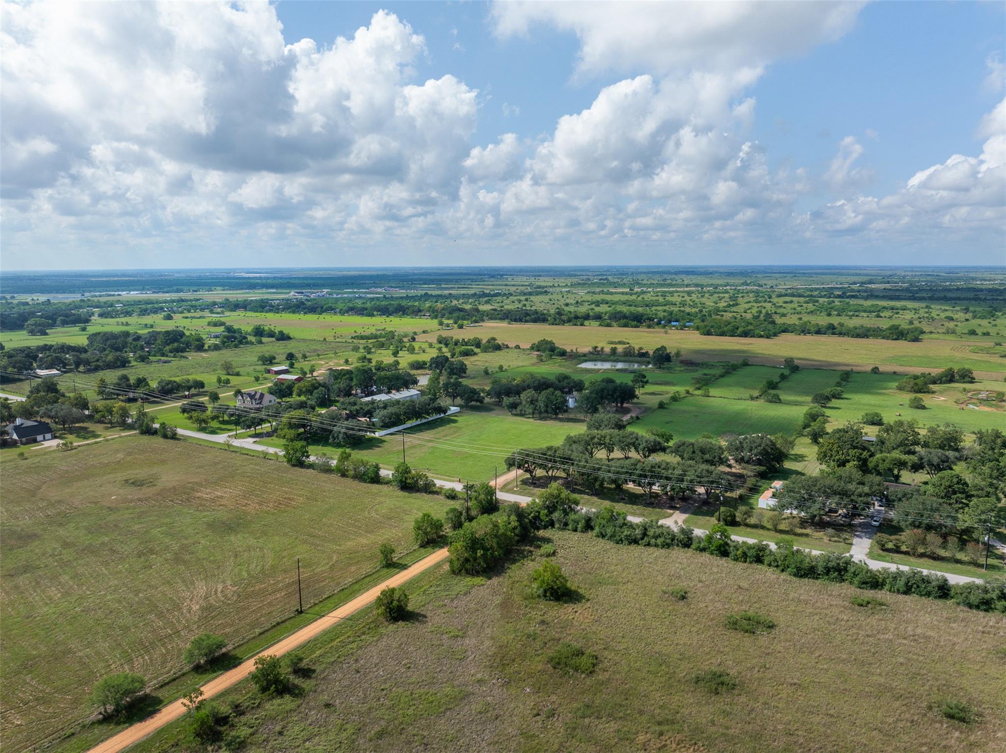 1713 Woody Ln, Sealy, TX 77474