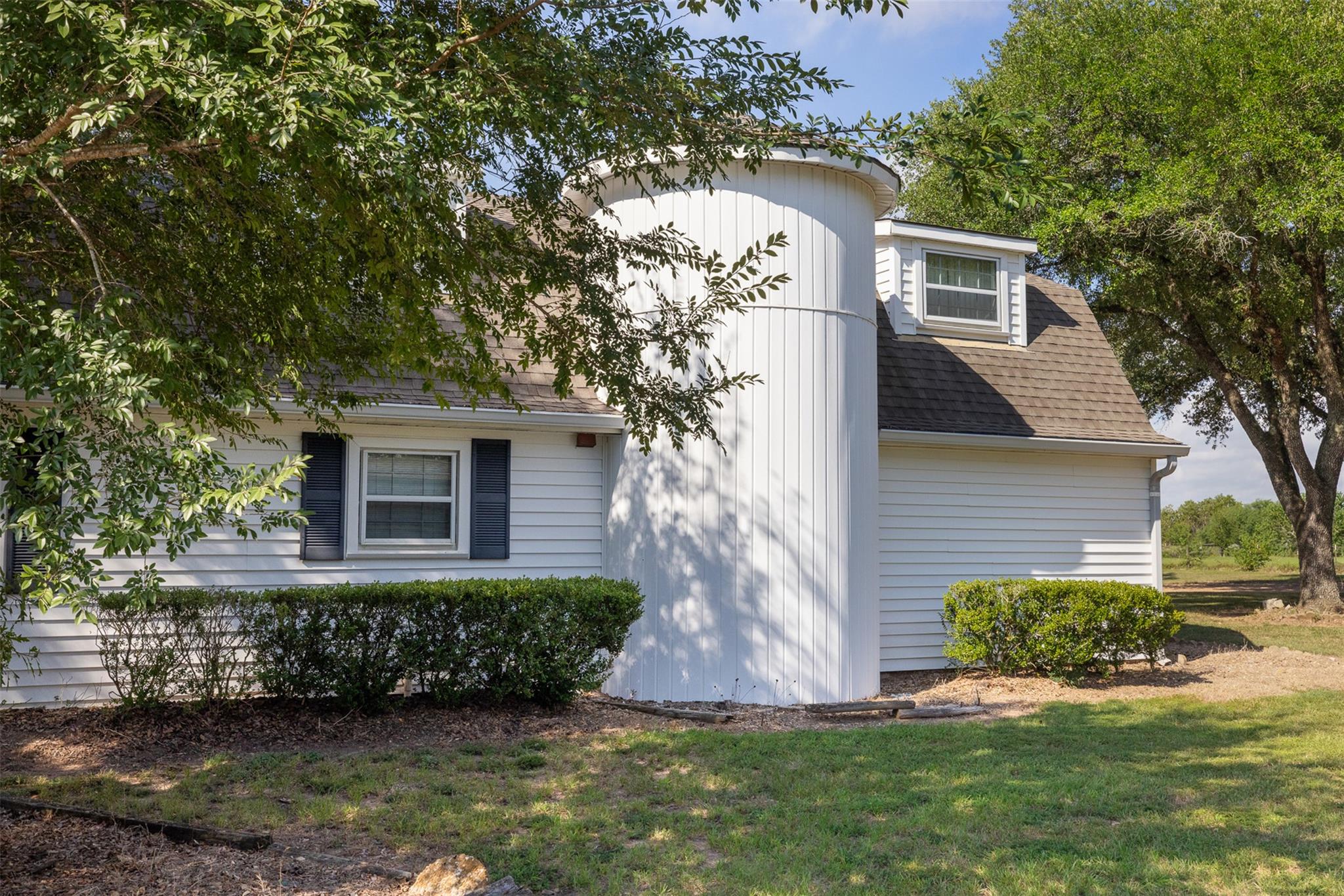 1713 Woody Ln, Sealy, TX 77474