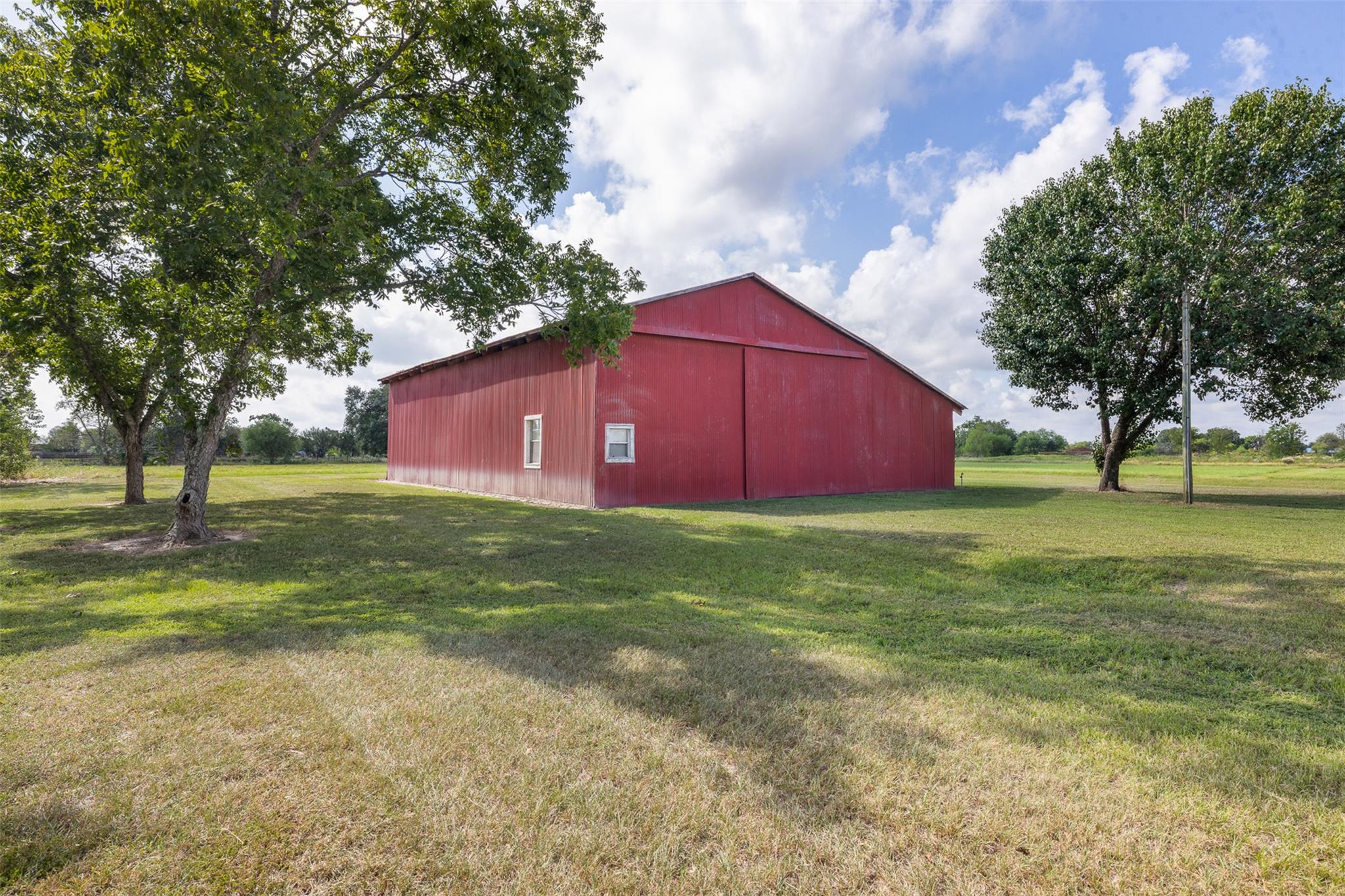 1713 Woody Ln, Sealy, TX 77474