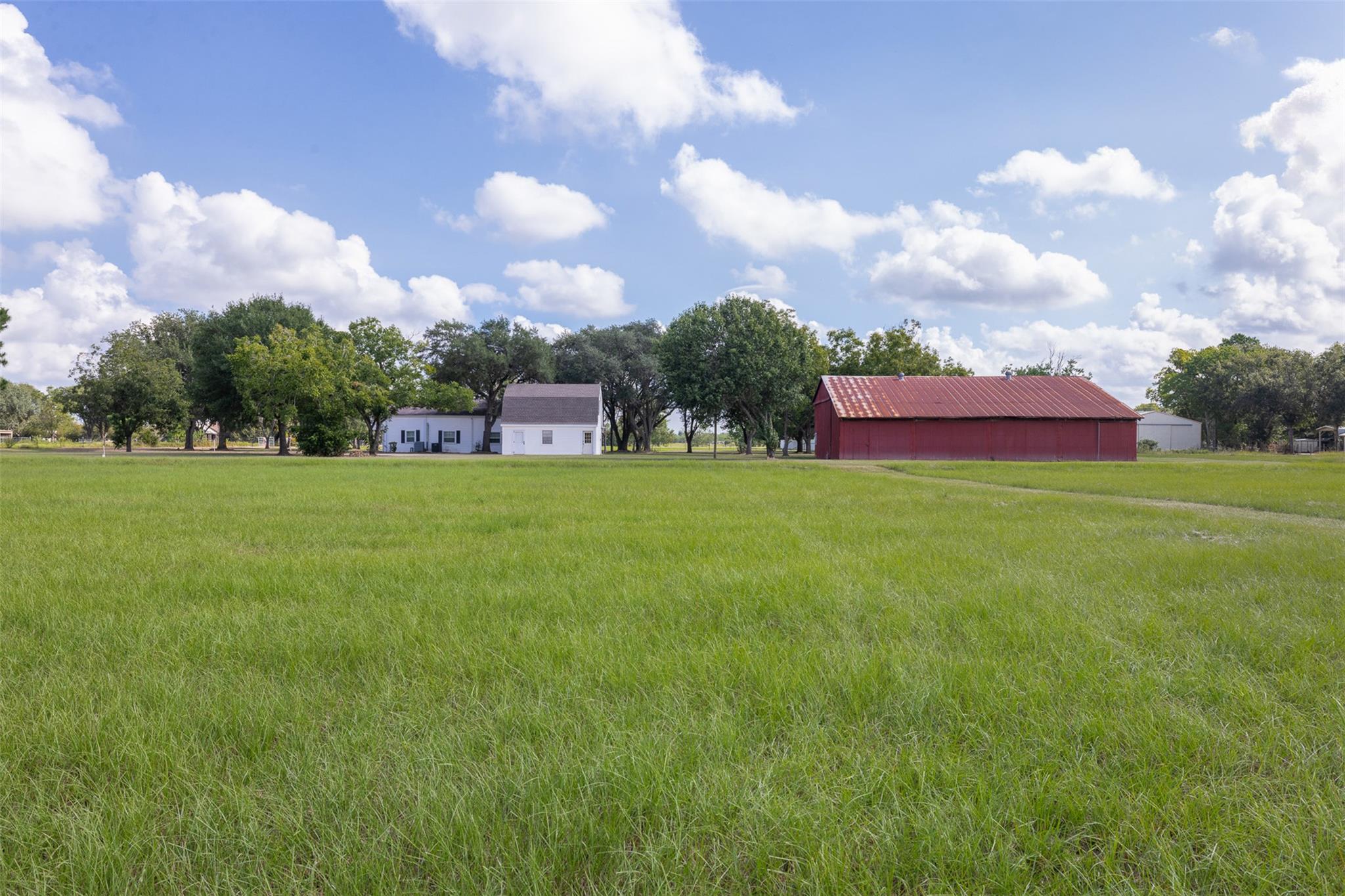 1713 Woody Ln, Sealy, TX 77474