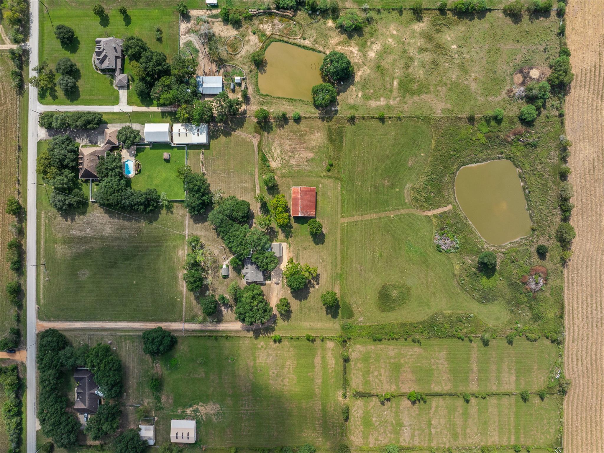 1713 Woody Ln, Sealy, TX 77474